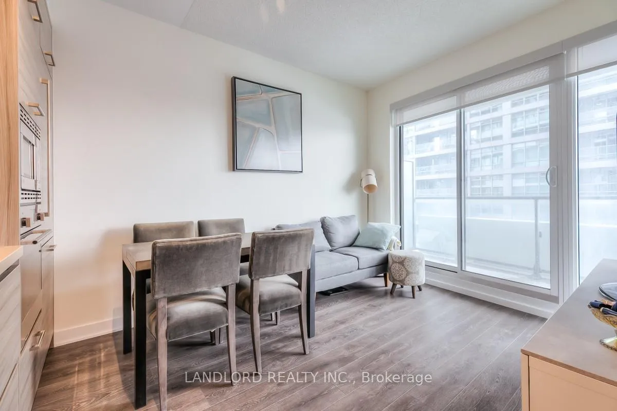 Photo 3 of Unit 1607, 2221 Yonge Street, Toronto, Mount Pleasant West — HOMEH
