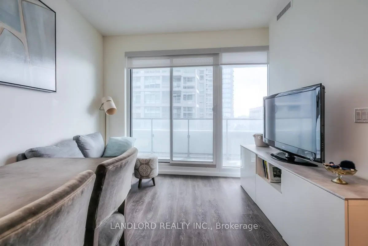 Photo 4 of Unit 1607, 2221 Yonge Street, Toronto, Mount Pleasant West — HOMEH