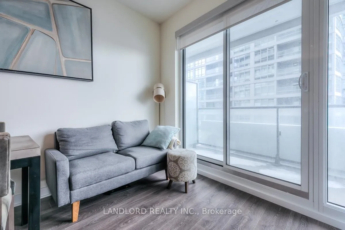 Photo 5 of Unit 1607, 2221 Yonge Street, Toronto, Mount Pleasant West — HOMEH