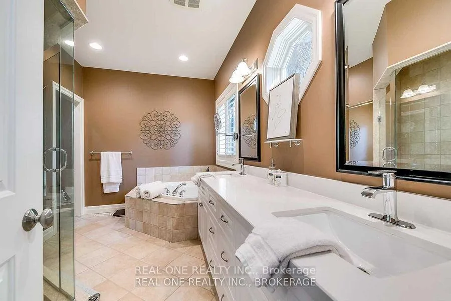 Photo 18 of 249 Poplar Drive, Oakville, Morrison — HOMEH