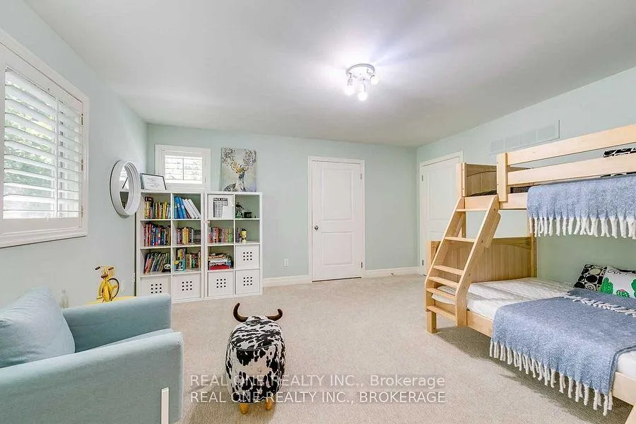 Photo 22 of 249 Poplar Drive, Oakville, Morrison — HOMEH