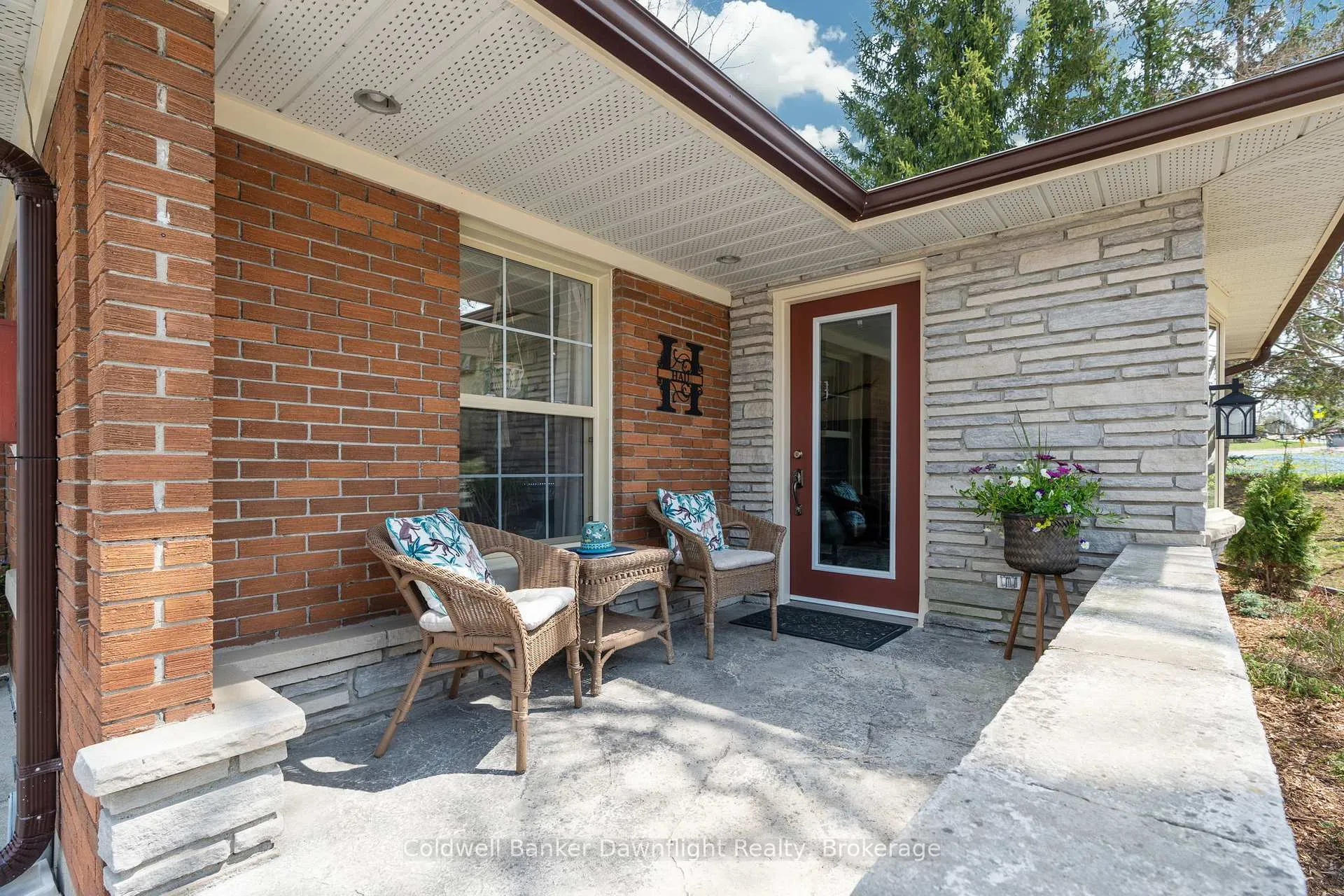 Photo 4 of 95 Patrick Street E, North Huron, Wingham — HOMEH