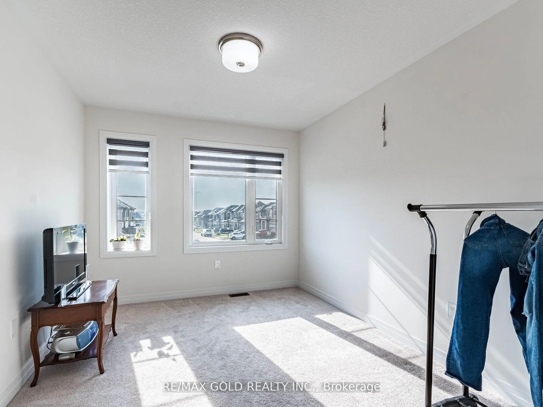 Photo 29 of 15 George Brier Drive W, Brant, Paris — HOMEH