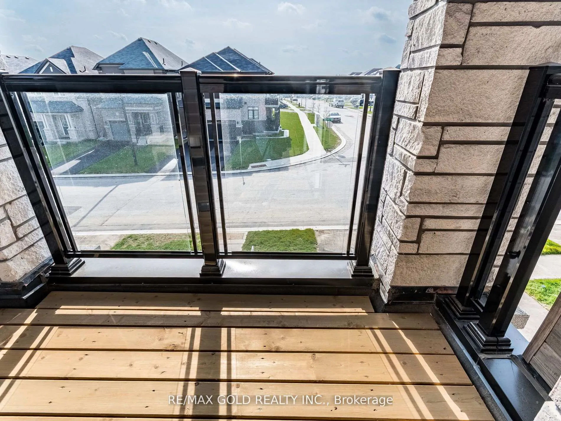 Photo 31 of 15 George Brier Drive W, Brant, Paris — HOMEH