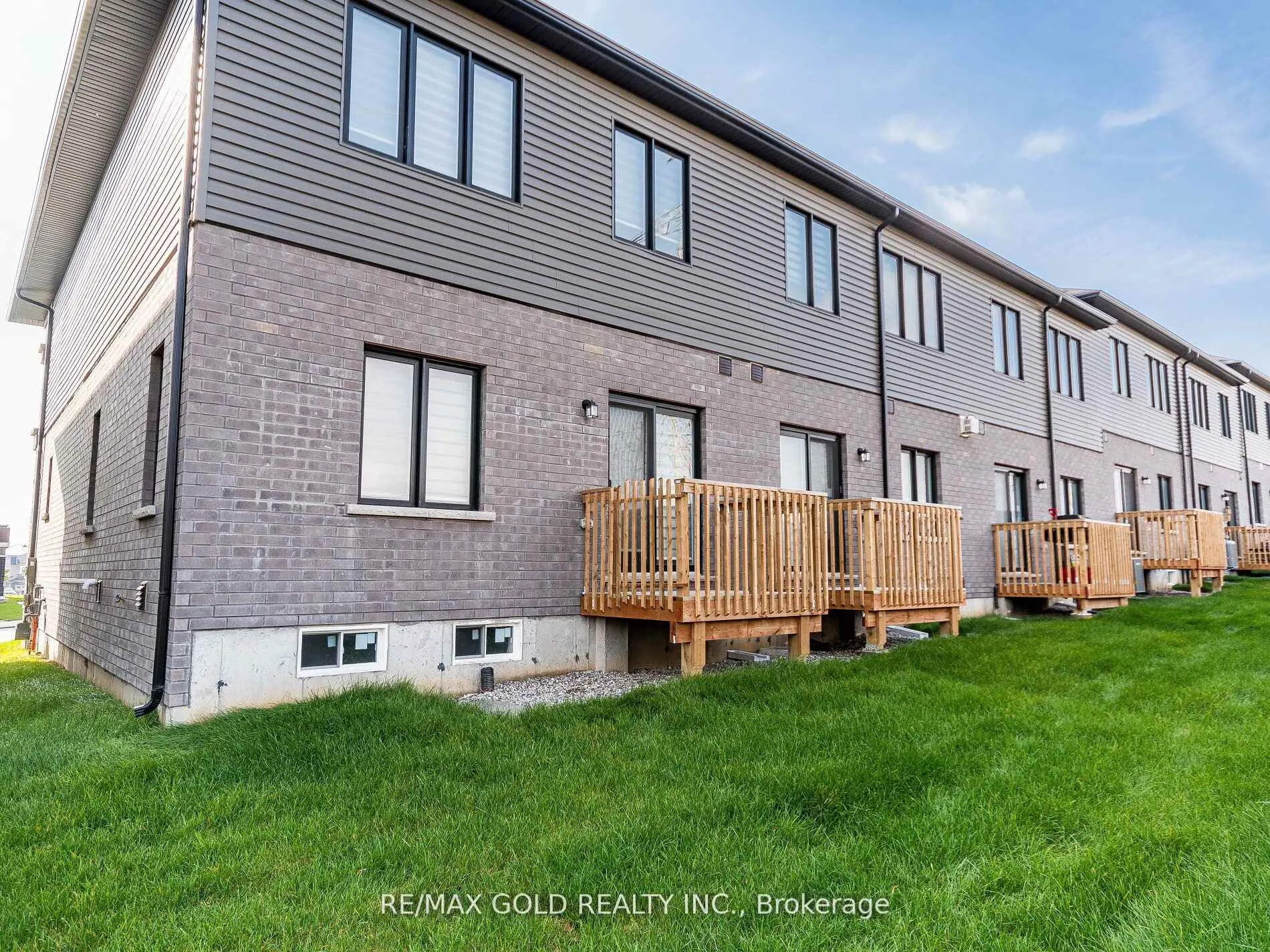 Photo 38 of 15 George Brier Drive W, Brant, Paris — HOMEH