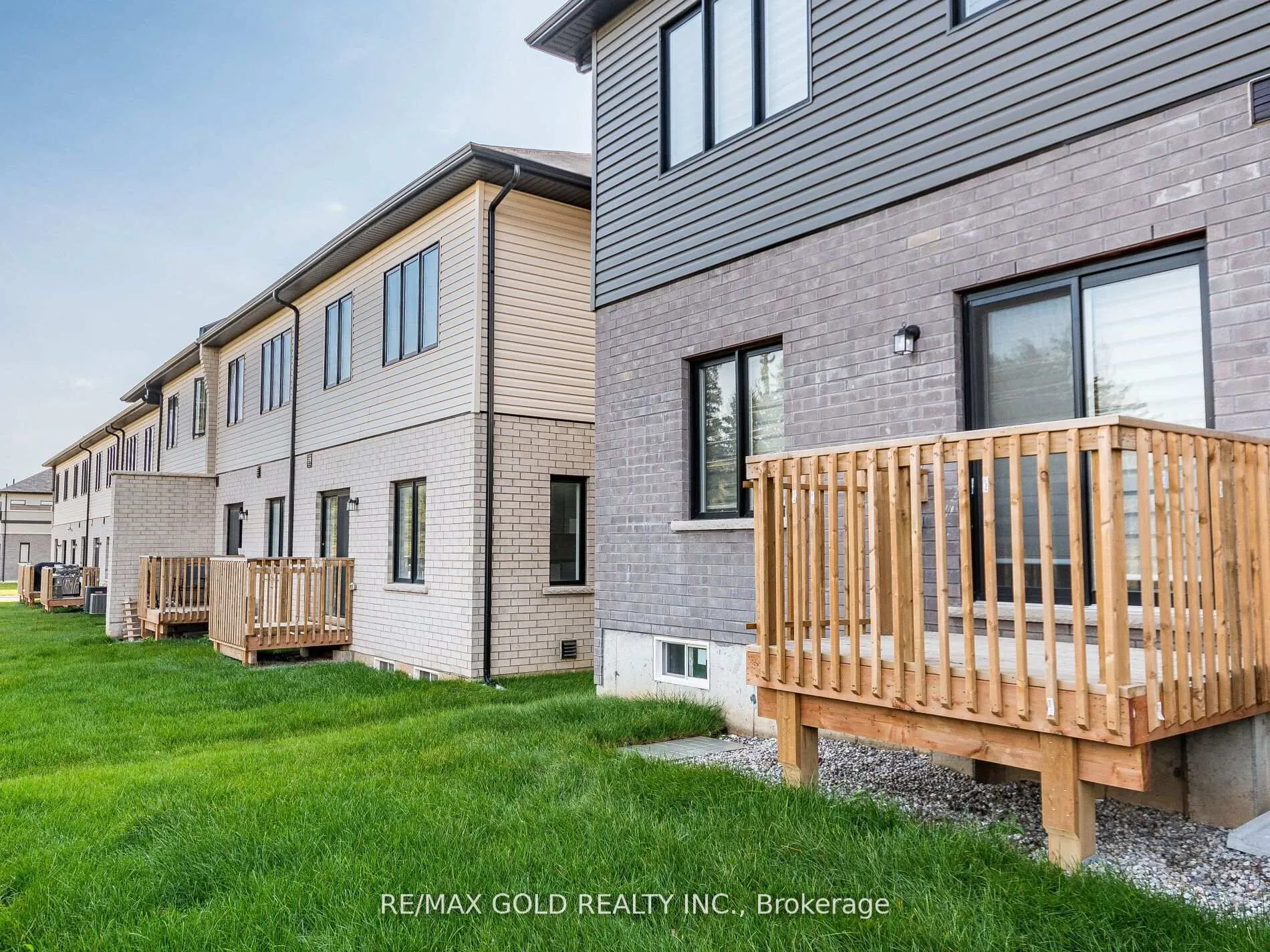 Photo 39 of 15 George Brier Drive W, Brant, Paris — HOMEH