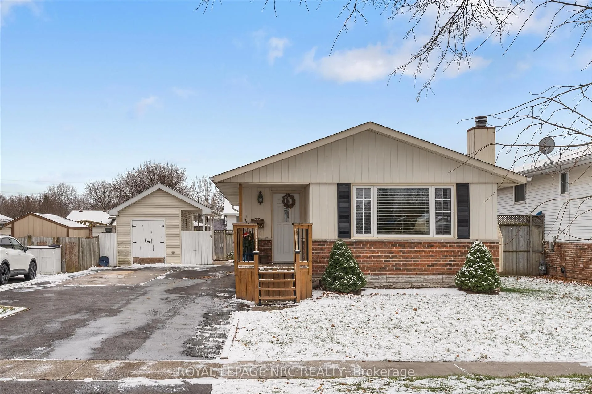 Photo 2 of 7952 Tad Street, Niagara Falls, West Wood — HOMEH