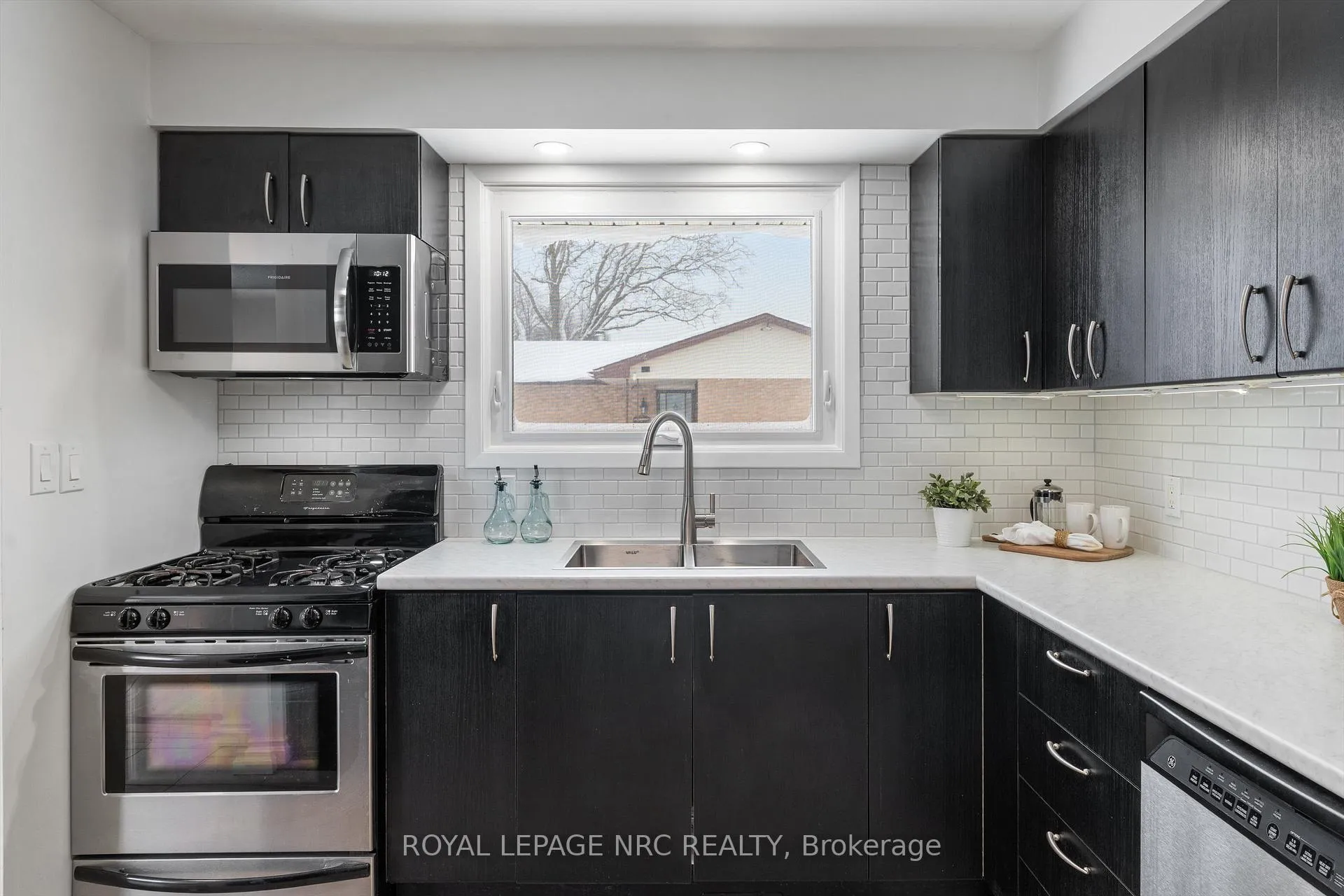 Photo 11 of 7952 Tad Street, Niagara Falls, West Wood — HOMEH