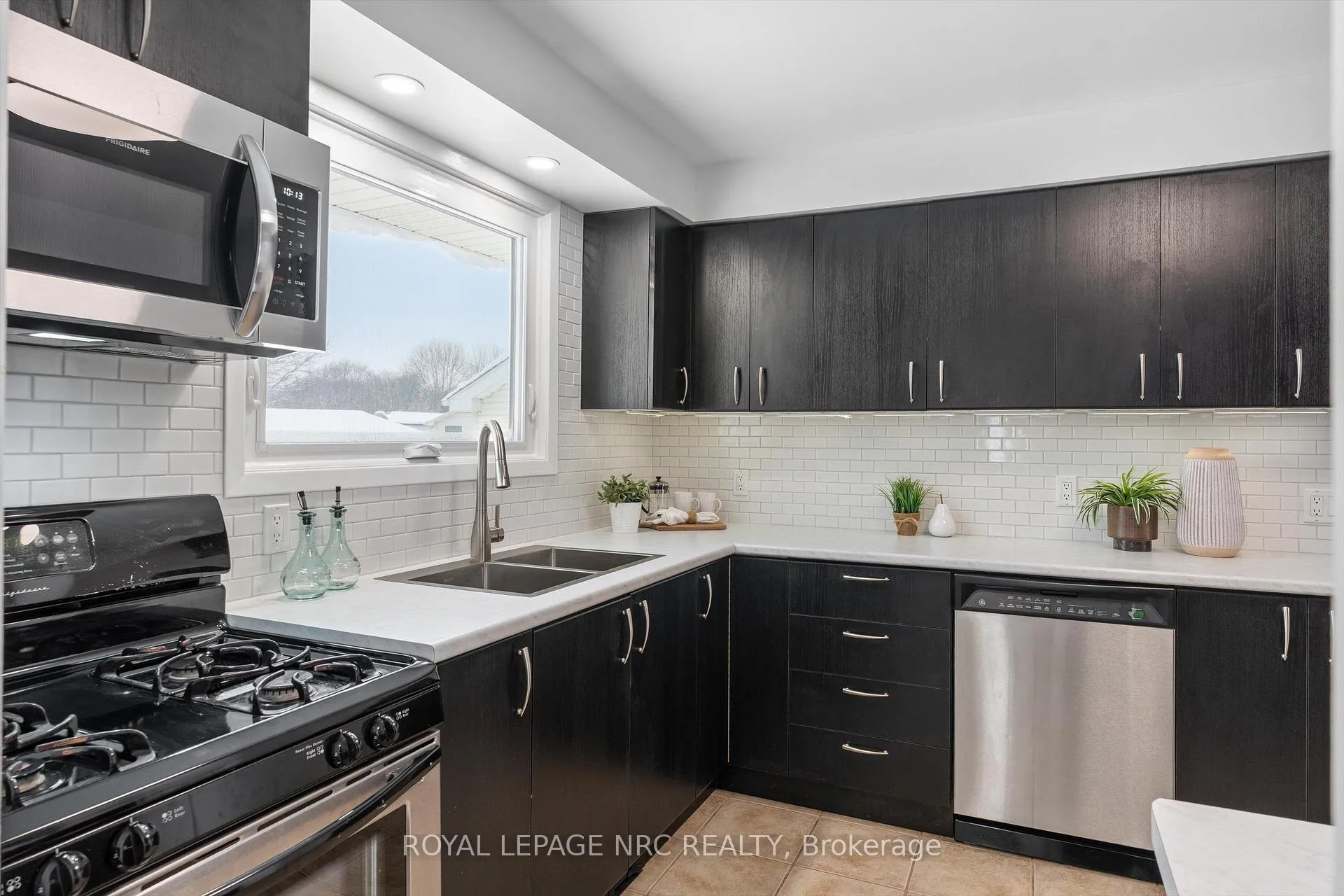 Photo 12 of 7952 Tad Street, Niagara Falls, West Wood — HOMEH