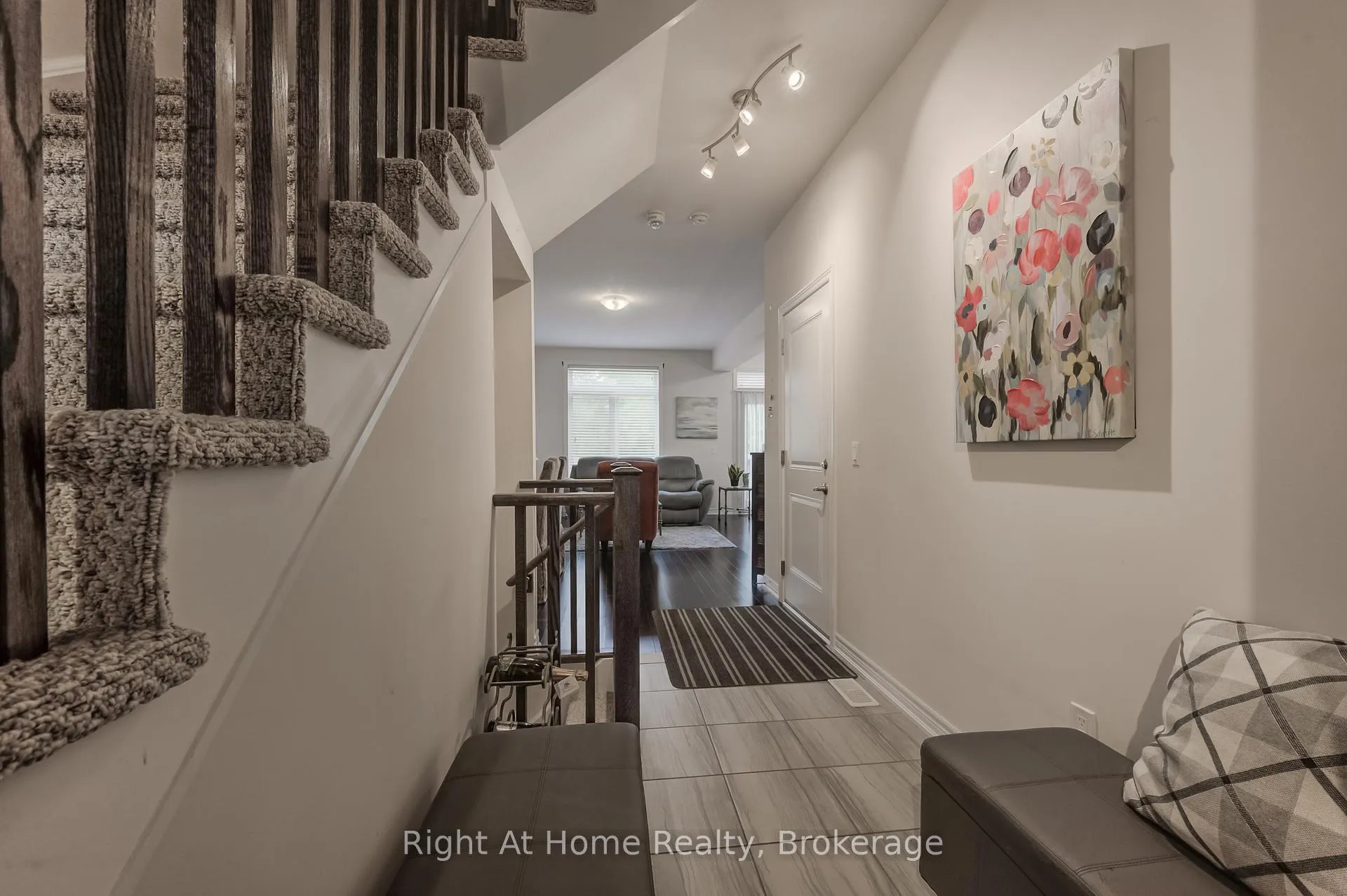 Photo 3 of 2364 Natasha Circle, Oakville, Bronte Creek — HOMEH