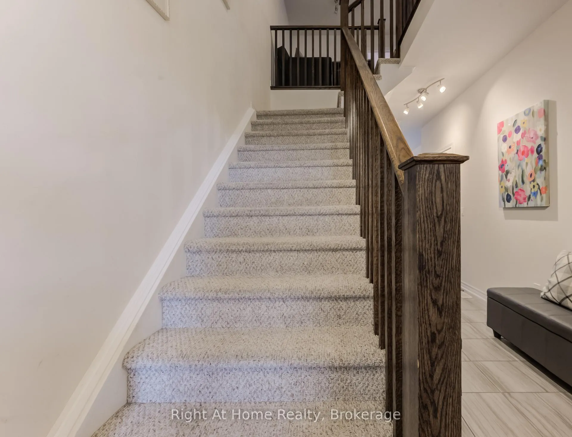 Photo 4 of 2364 Natasha Circle, Oakville, Bronte Creek — HOMEH
