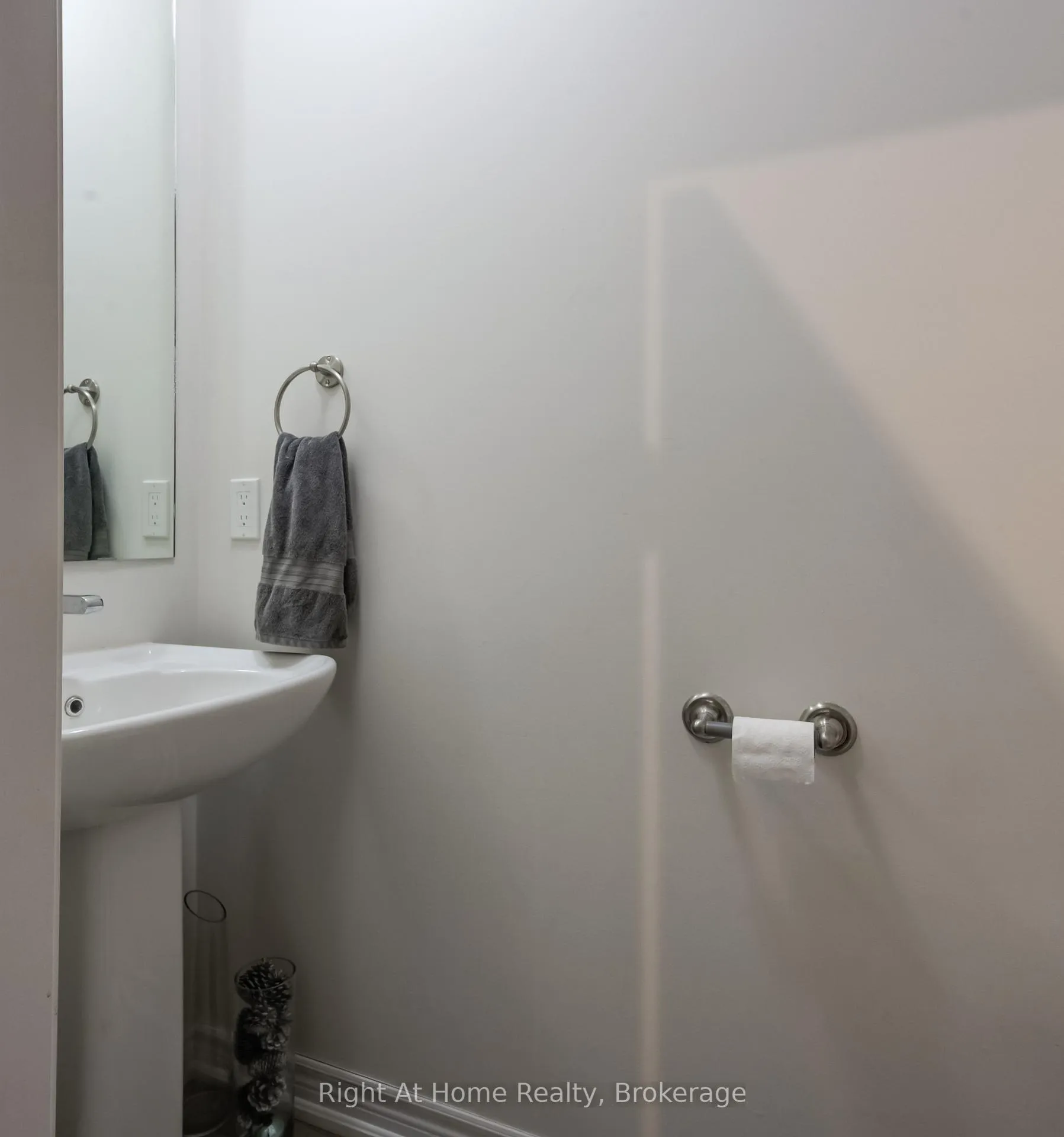 Photo 5 of 2364 Natasha Circle, Oakville, Bronte Creek — HOMEH