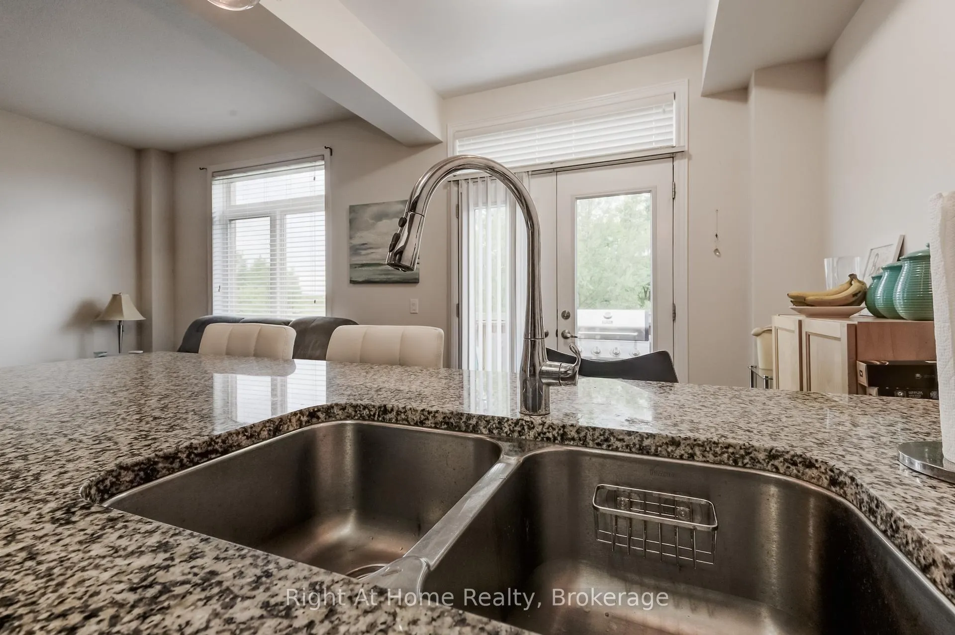 Photo 11 of 2364 Natasha Circle, Oakville, Bronte Creek — HOMEH
