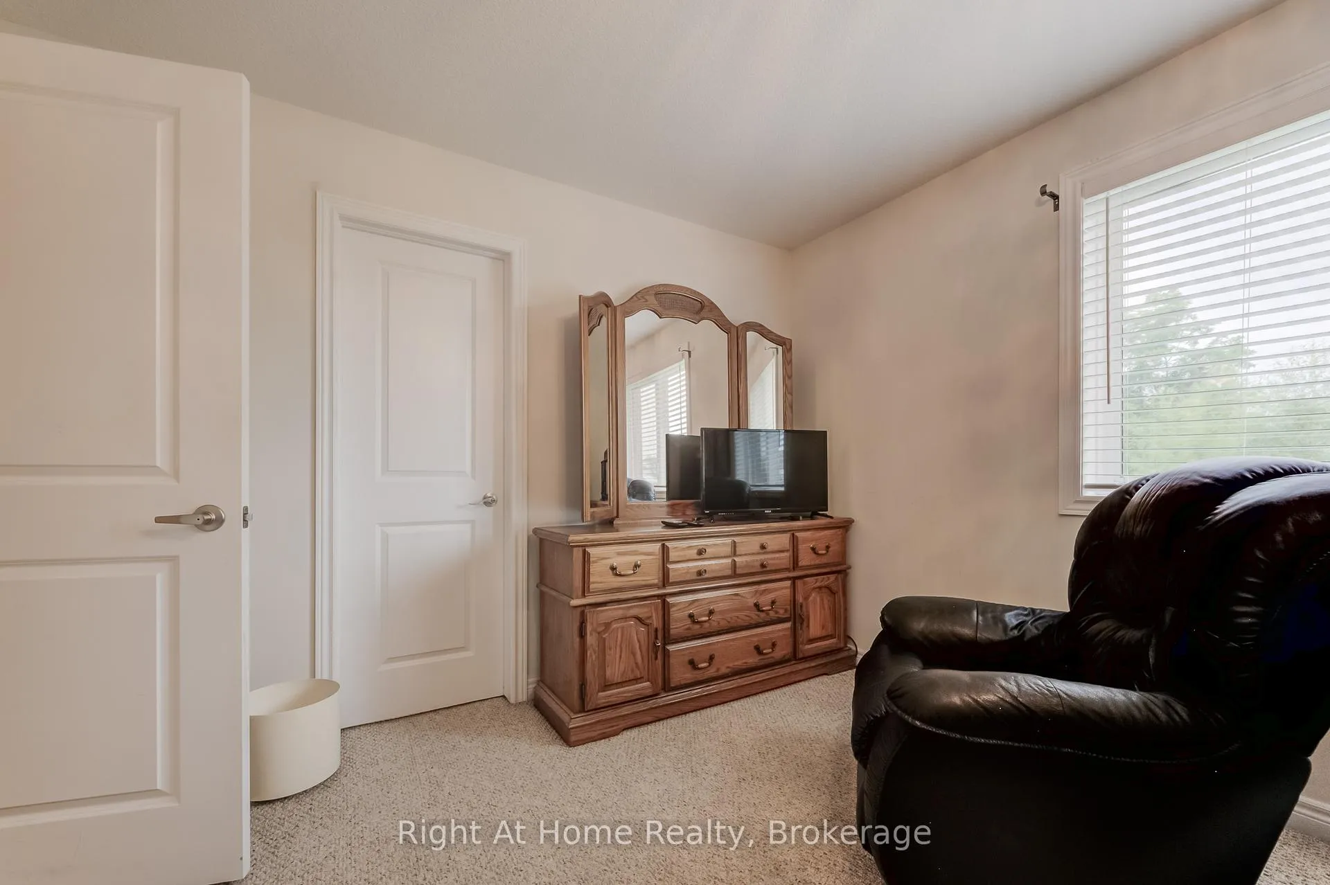 Photo 22 of 2364 Natasha Circle, Oakville, Bronte Creek — HOMEH