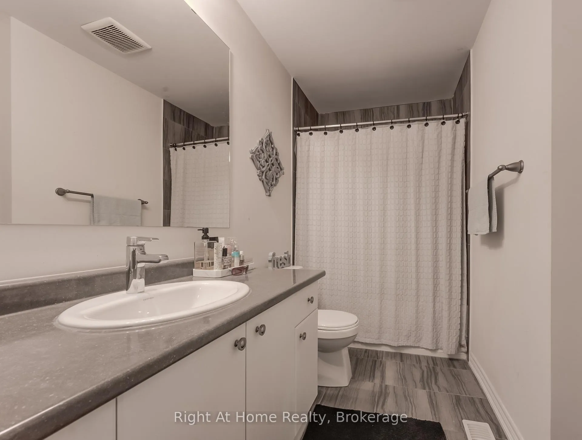 Photo 23 of 2364 Natasha Circle, Oakville, Bronte Creek — HOMEH