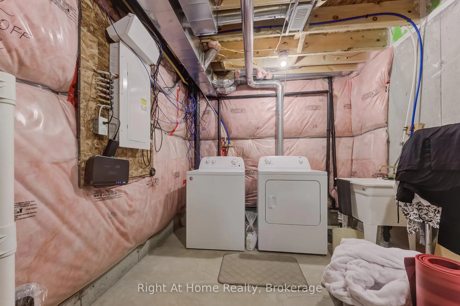 Photo 26 of 2364 Natasha Circle, Oakville, Bronte Creek — HOMEH
