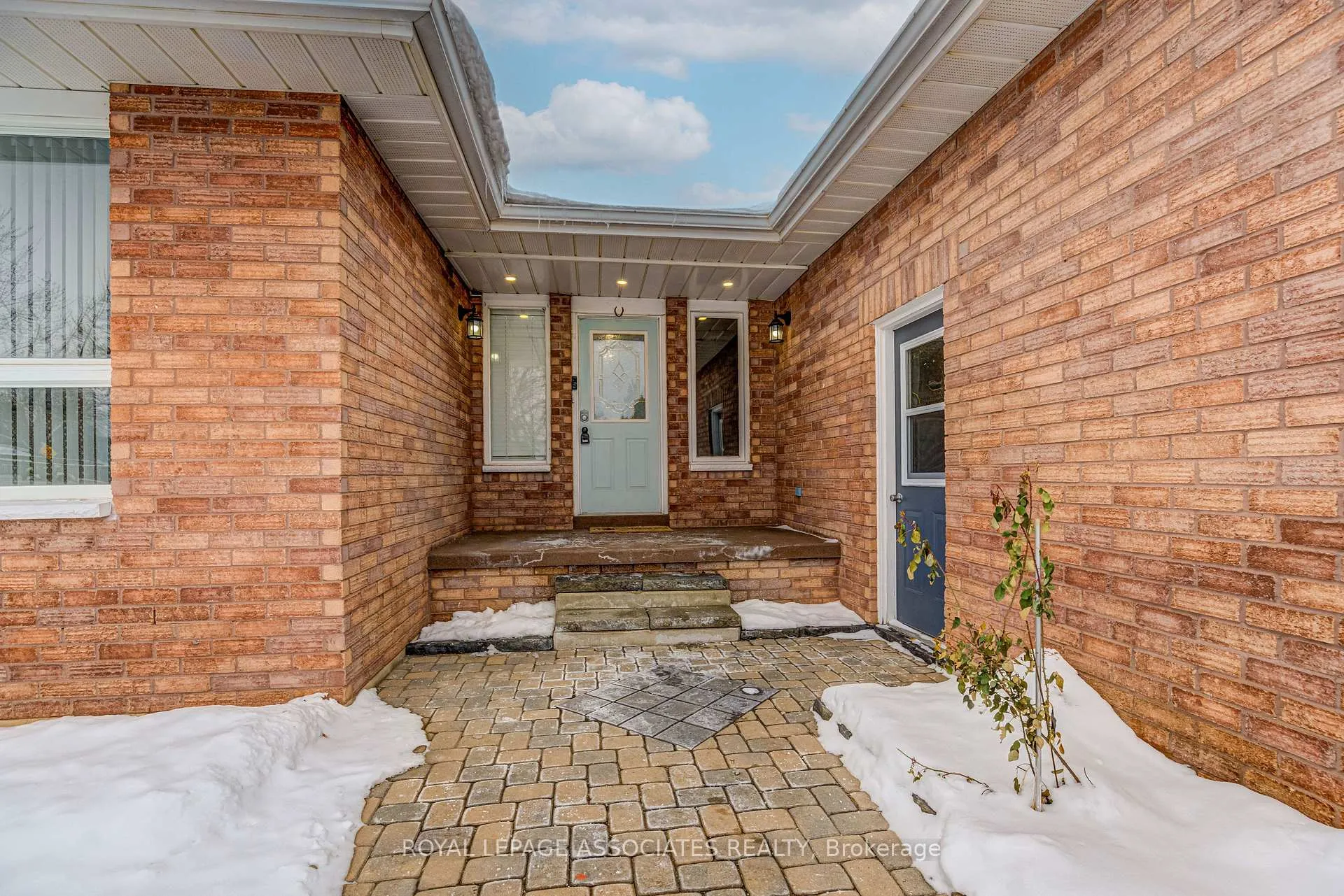 Photo 3 of 130 Cunningham Drive, New Tecumseth, Alliston — HOMEH
