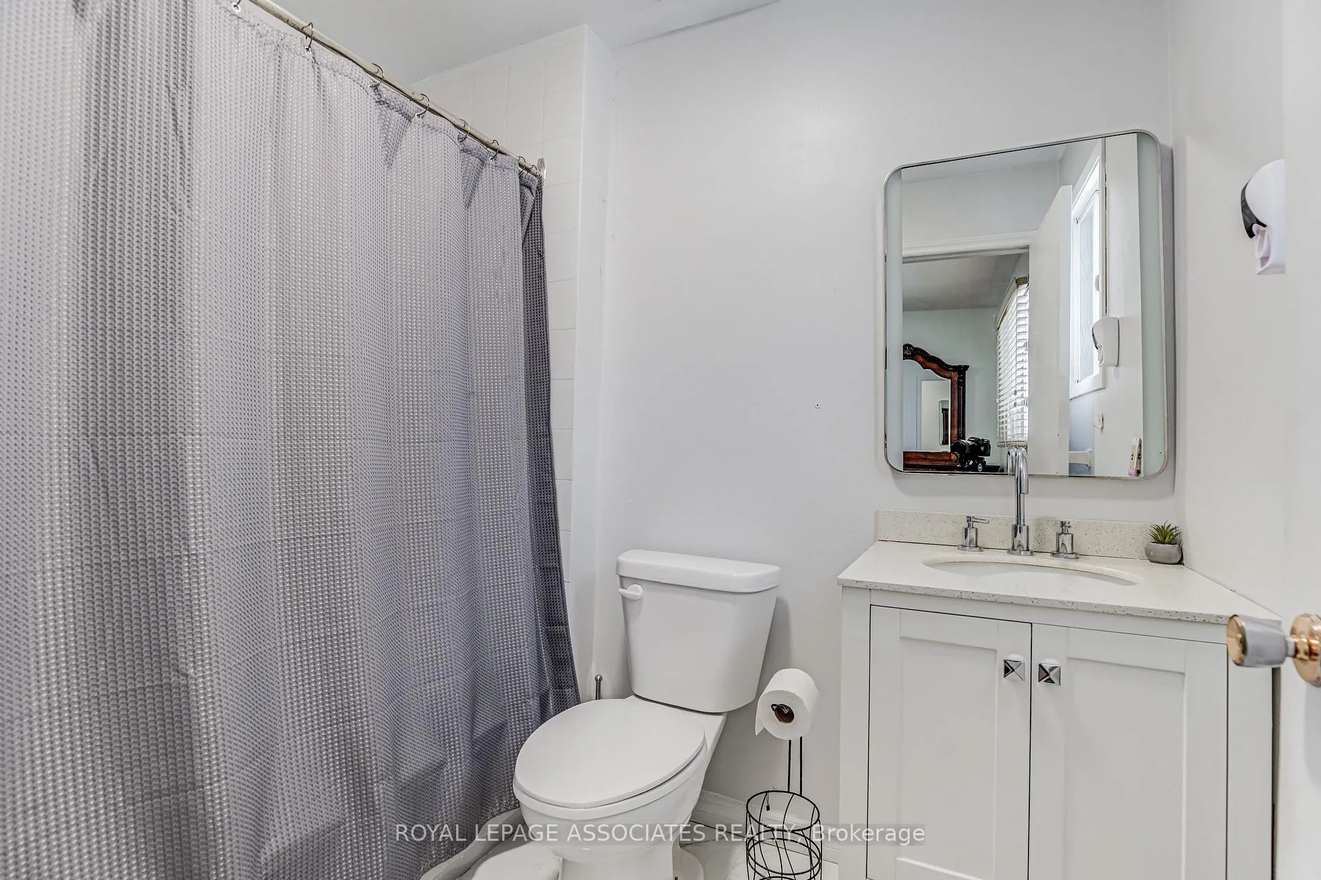 Photo 18 of 130 Cunningham Drive, New Tecumseth, Alliston — HOMEH