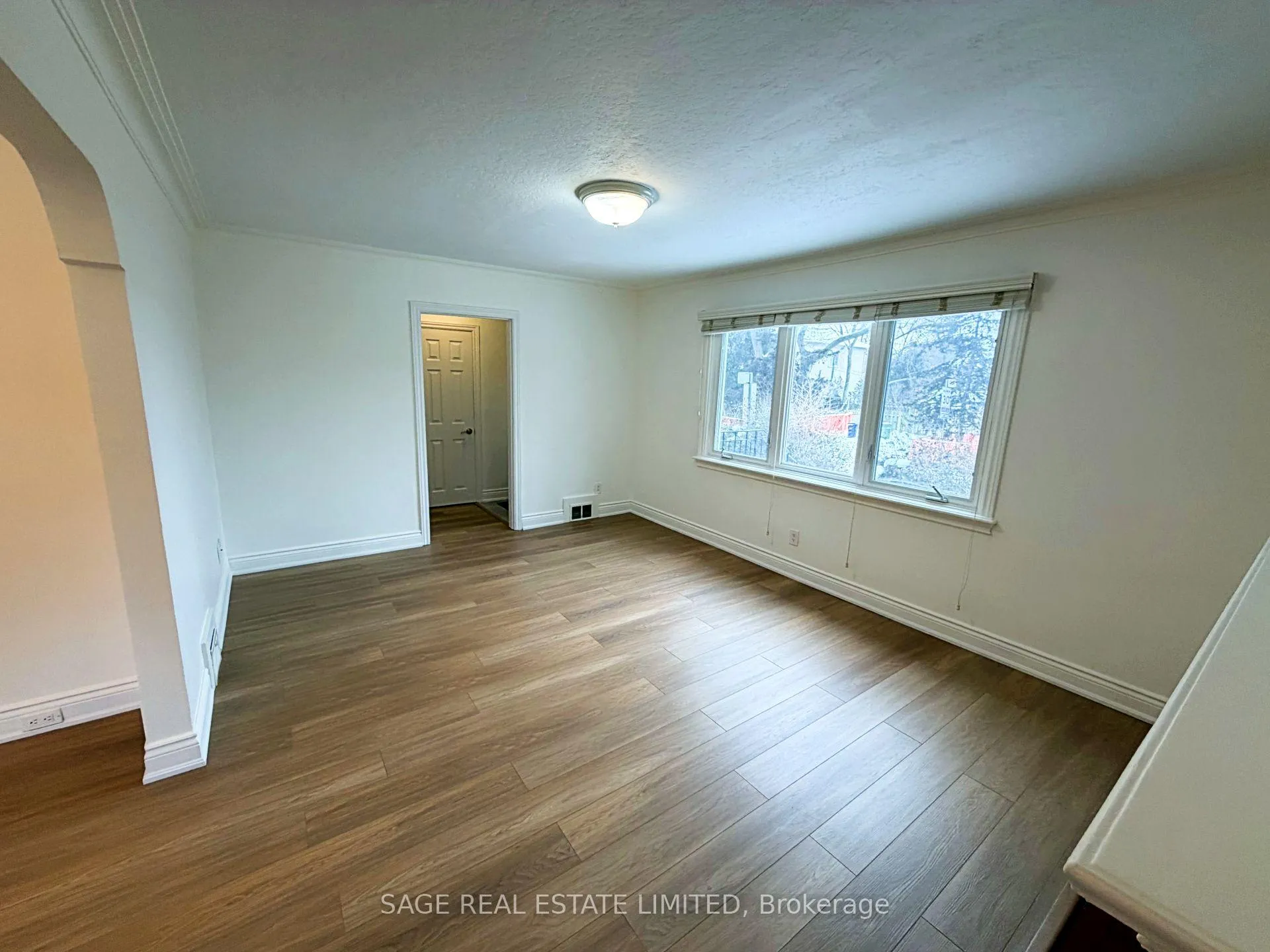 Photo 3 of 375 Lawrence Avenue W, Toronto, Bedford Park-Nortown — HOMEH