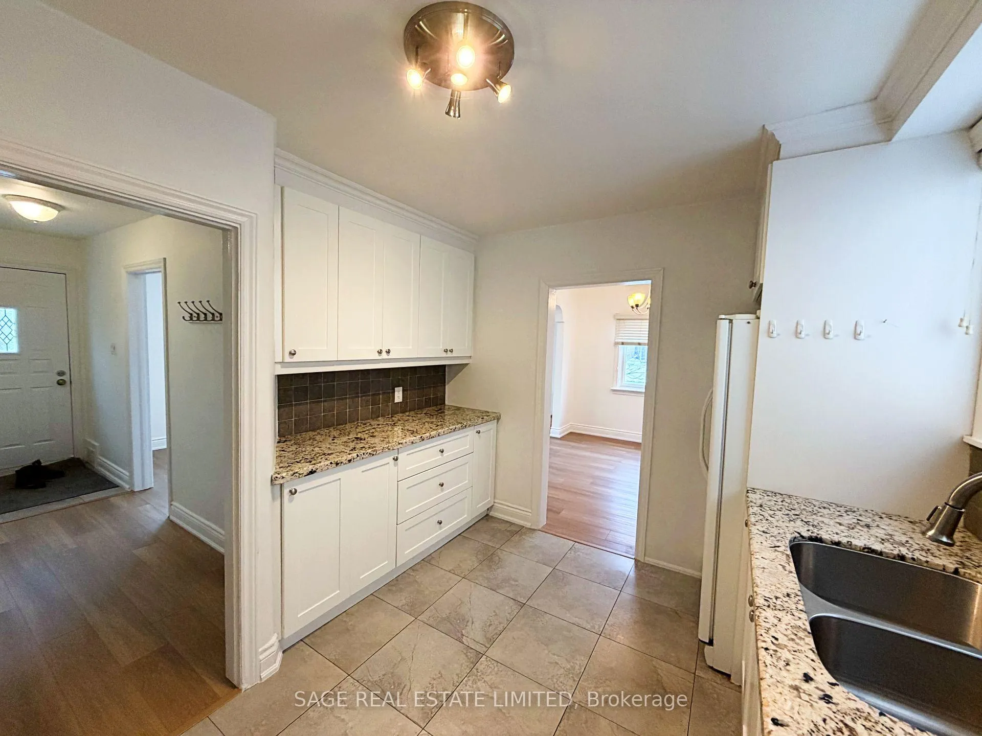 Photo 4 of 375 Lawrence Avenue W, Toronto, Bedford Park-Nortown — HOMEH