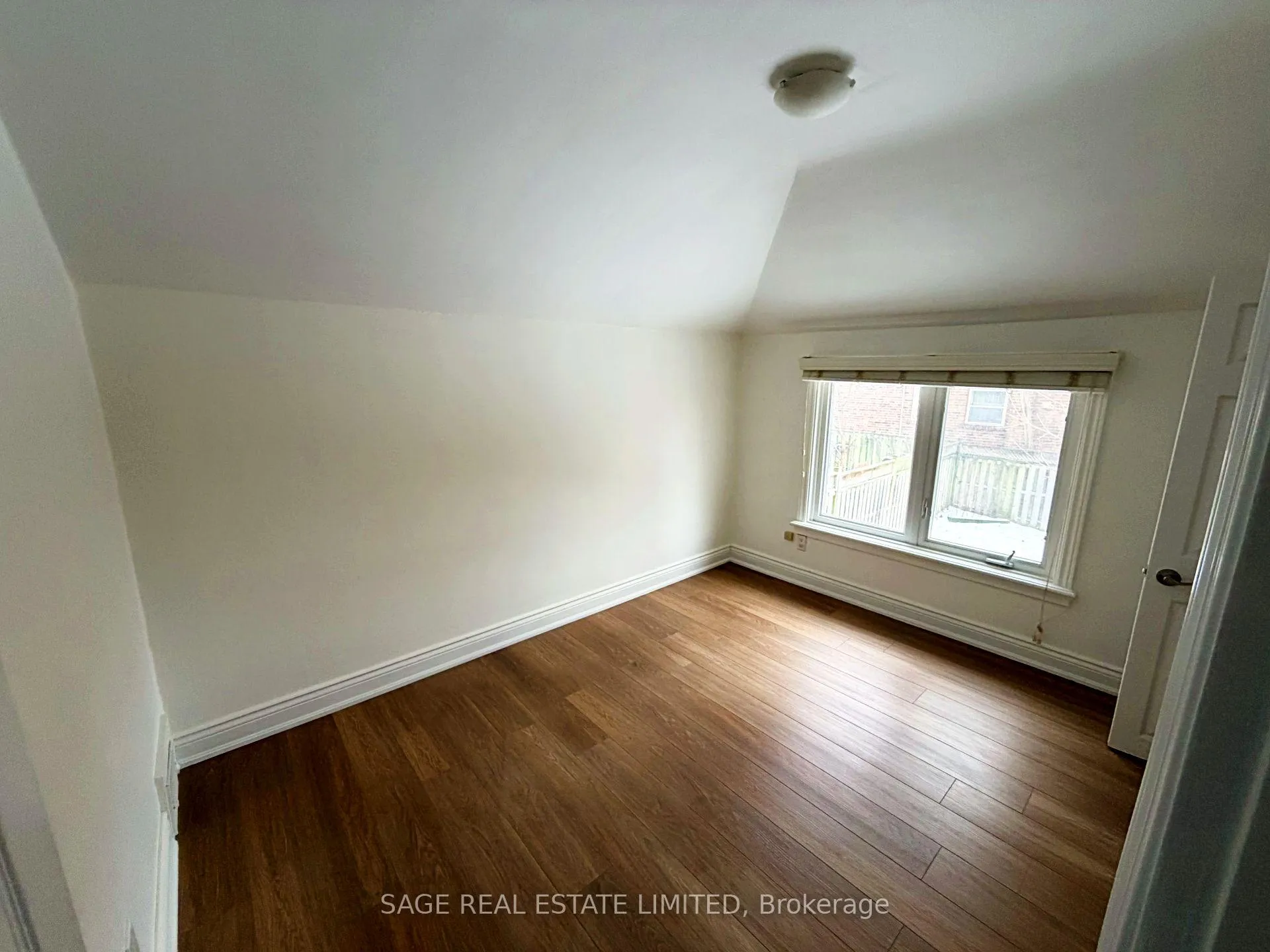 Photo 9 of 375 Lawrence Avenue W, Toronto, Bedford Park-Nortown — HOMEH