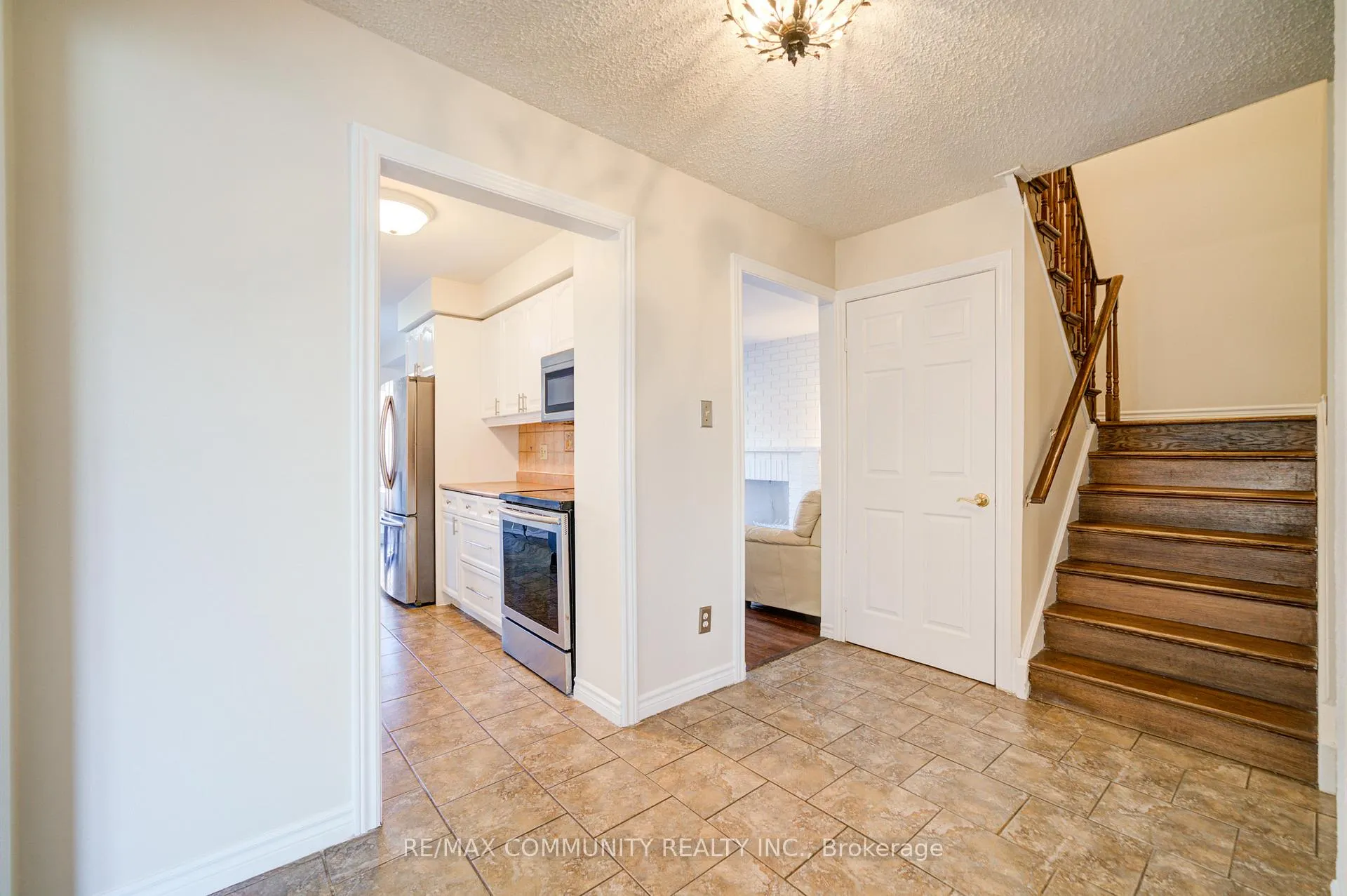 Photo 6 of 17 Brightly Drive, Ajax, Central West — HOMEH