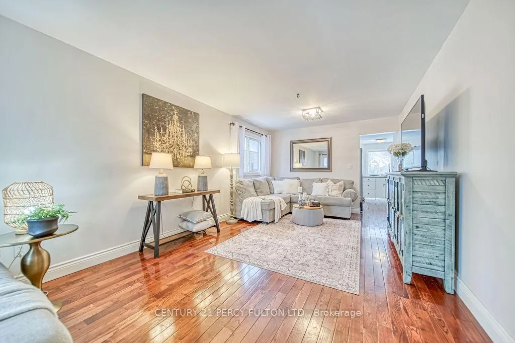 Photo 2 of 181 Wilkins Crescent, Clarington, Courtice — HOMEH
