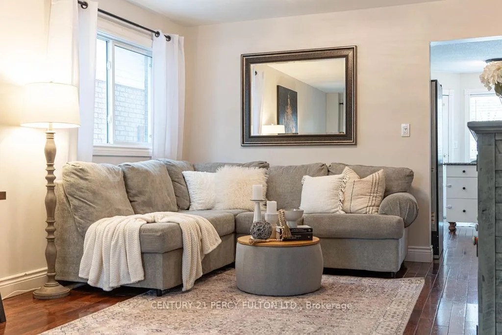 Photo 4 of 181 Wilkins Crescent, Clarington, Courtice — HOMEH