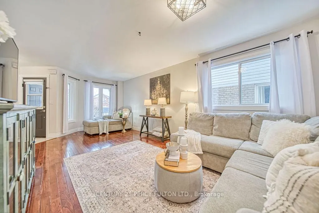 Photo 5 of 181 Wilkins Crescent, Clarington, Courtice — HOMEH