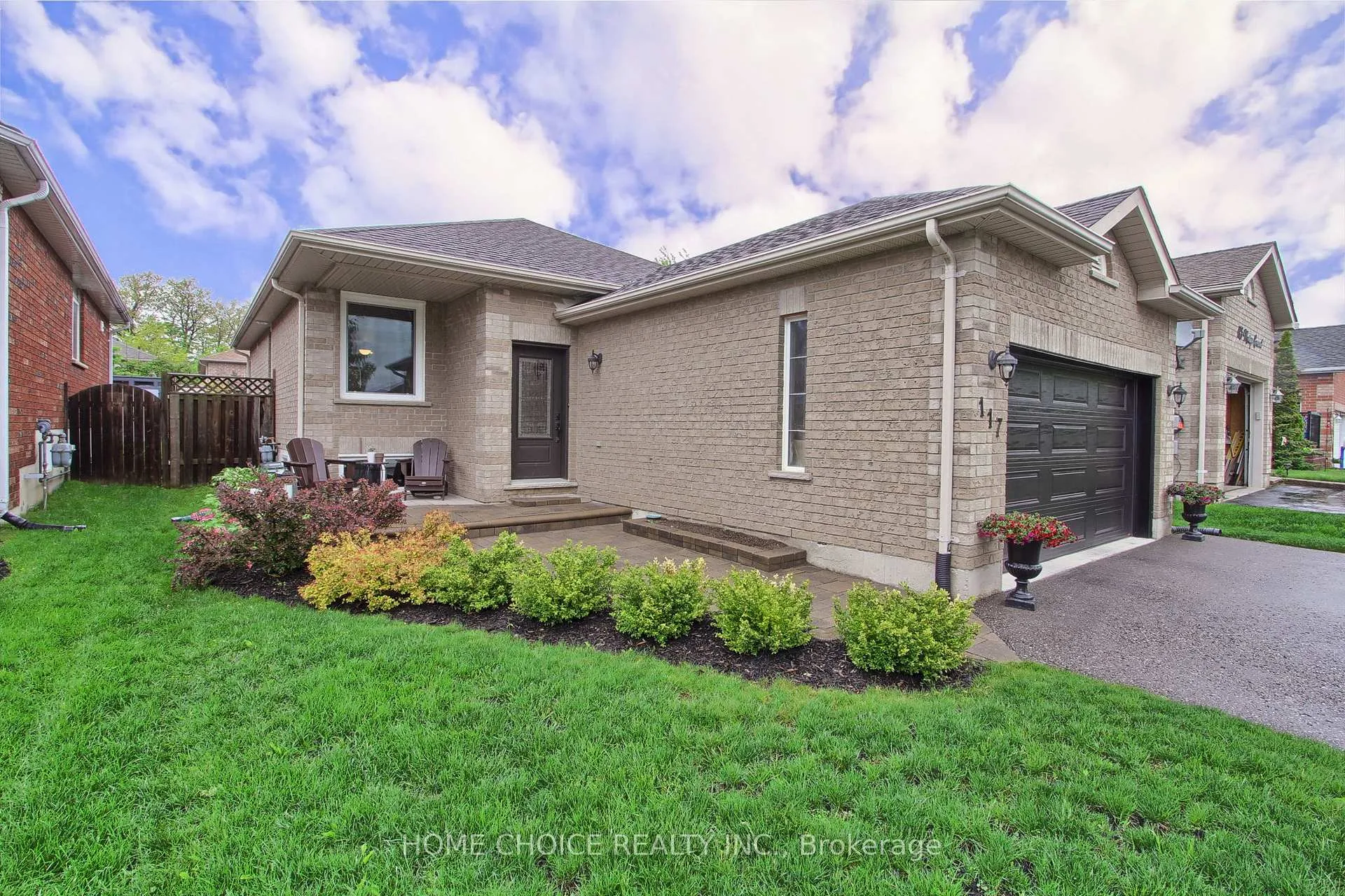 Photo 2 of 117 Monique Crescent W, Barrie, East Bayfield — HOMEH