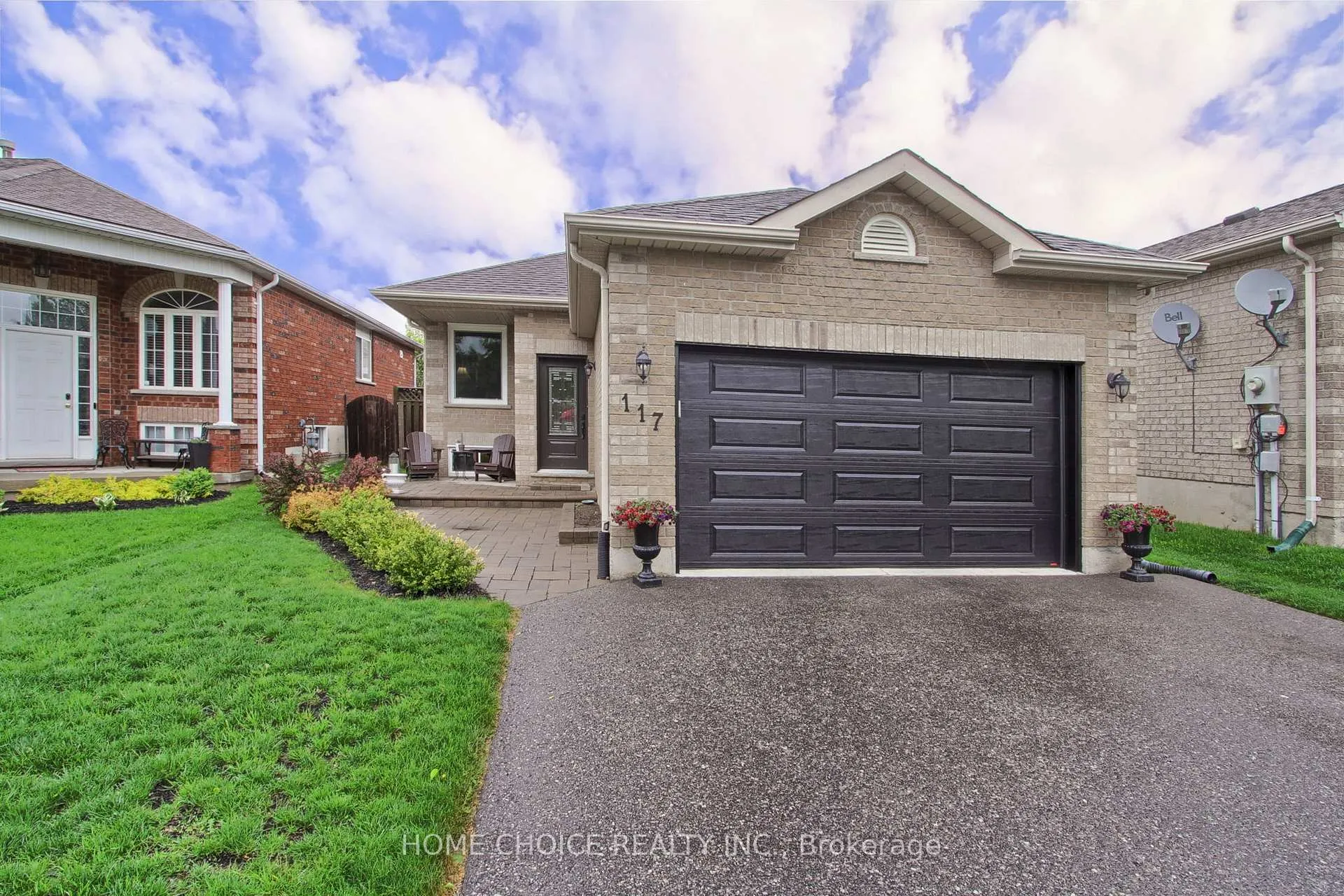 Photo 3 of 117 Monique Crescent W, Barrie, East Bayfield — HOMEH