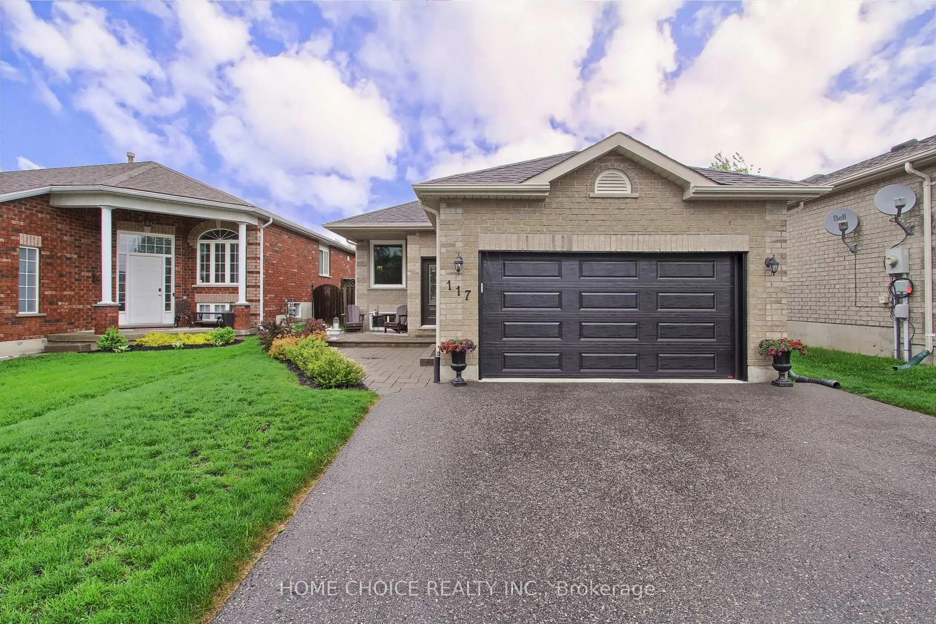 Photo 4 of 117 Monique Crescent W, Barrie, East Bayfield — HOMEH