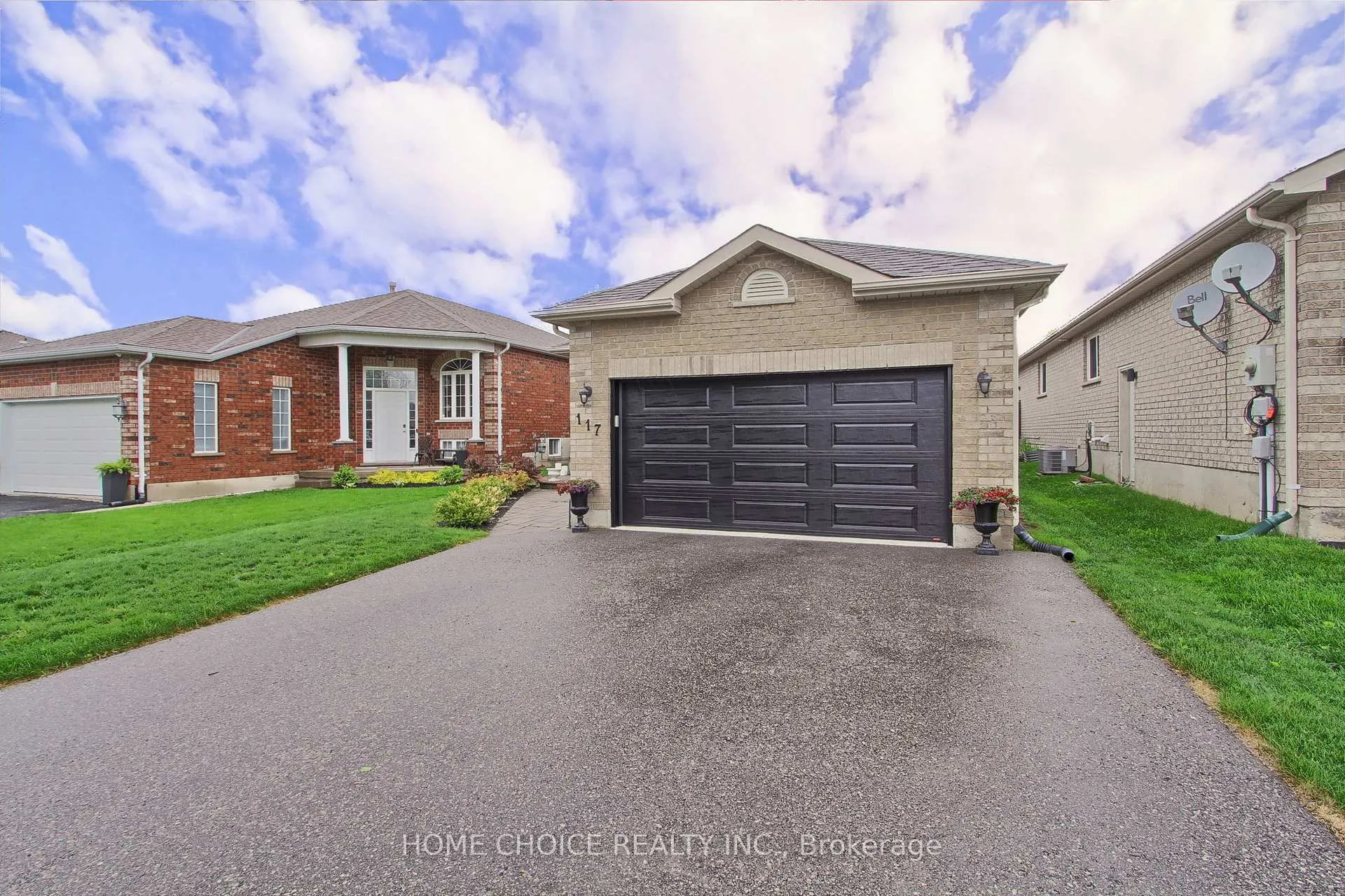 Photo 5 of 117 Monique Crescent W, Barrie, East Bayfield — HOMEH