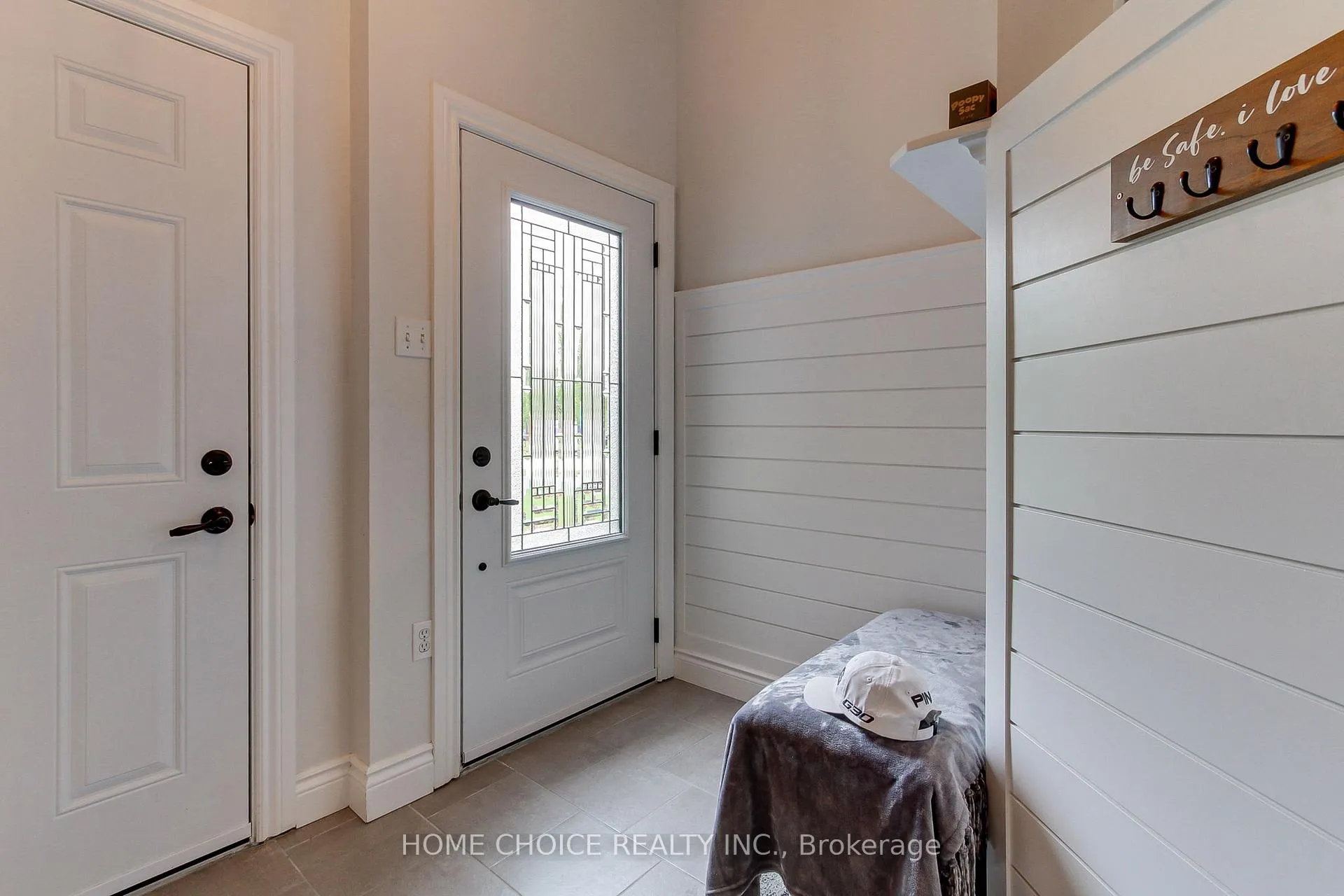 Photo 8 of 117 Monique Crescent W, Barrie, East Bayfield — HOMEH