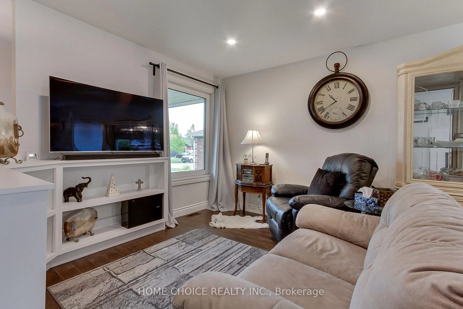 Photo 11 of 117 Monique Crescent W, Barrie, East Bayfield — HOMEH