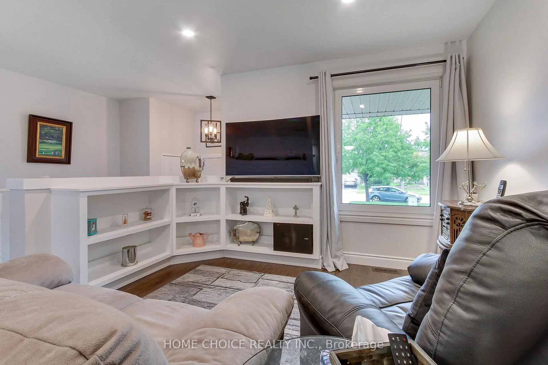Photo 12 of 117 Monique Crescent W, Barrie, East Bayfield — HOMEH