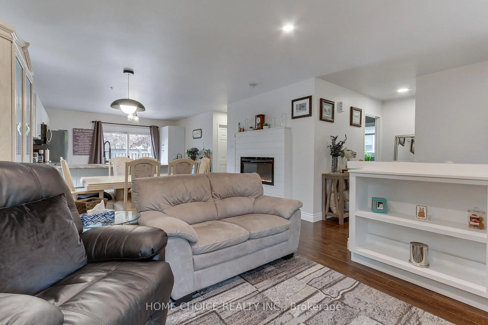 Photo 13 of 117 Monique Crescent W, Barrie, East Bayfield — HOMEH