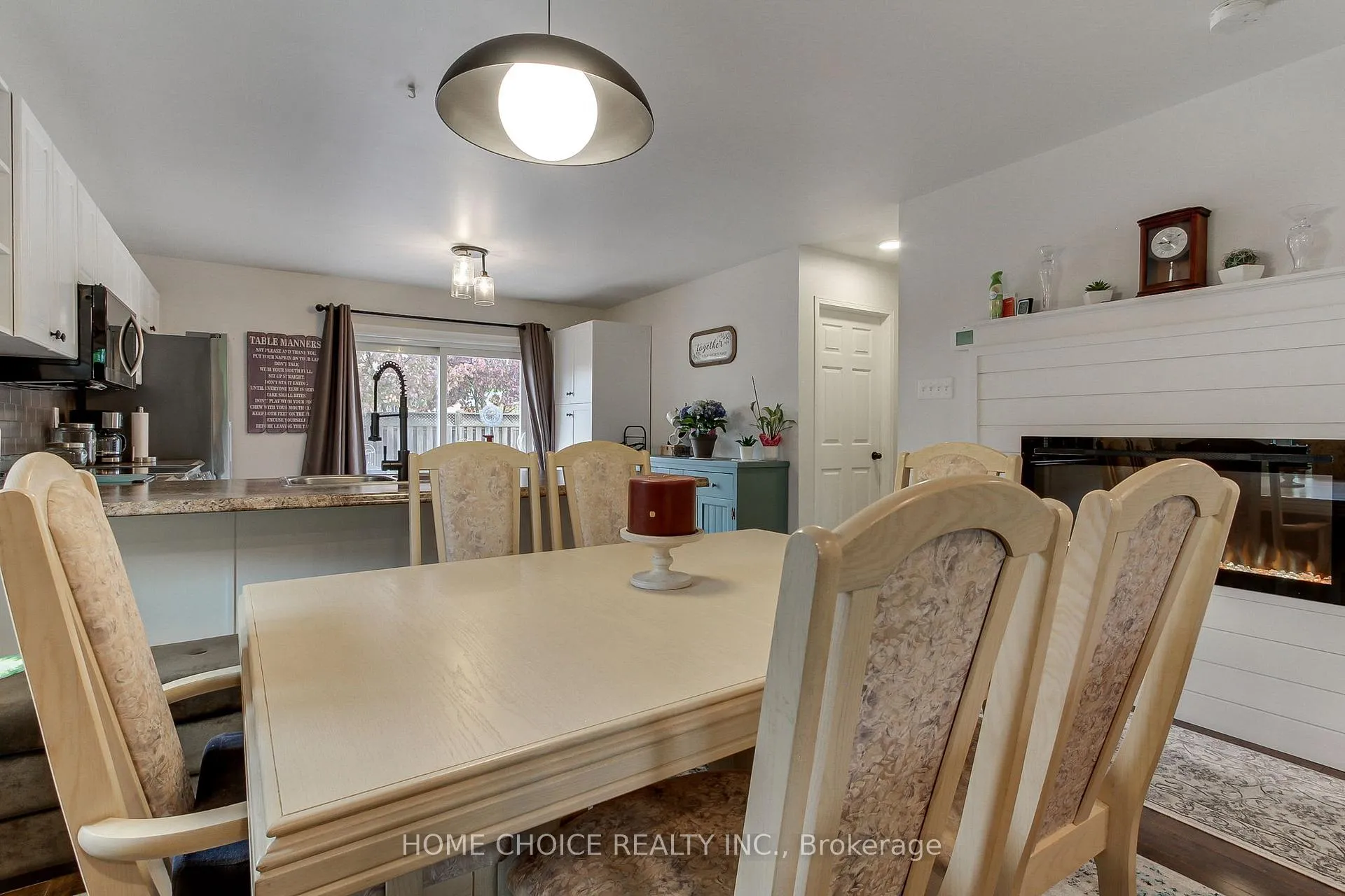 Photo 16 of 117 Monique Crescent W, Barrie, East Bayfield — HOMEH