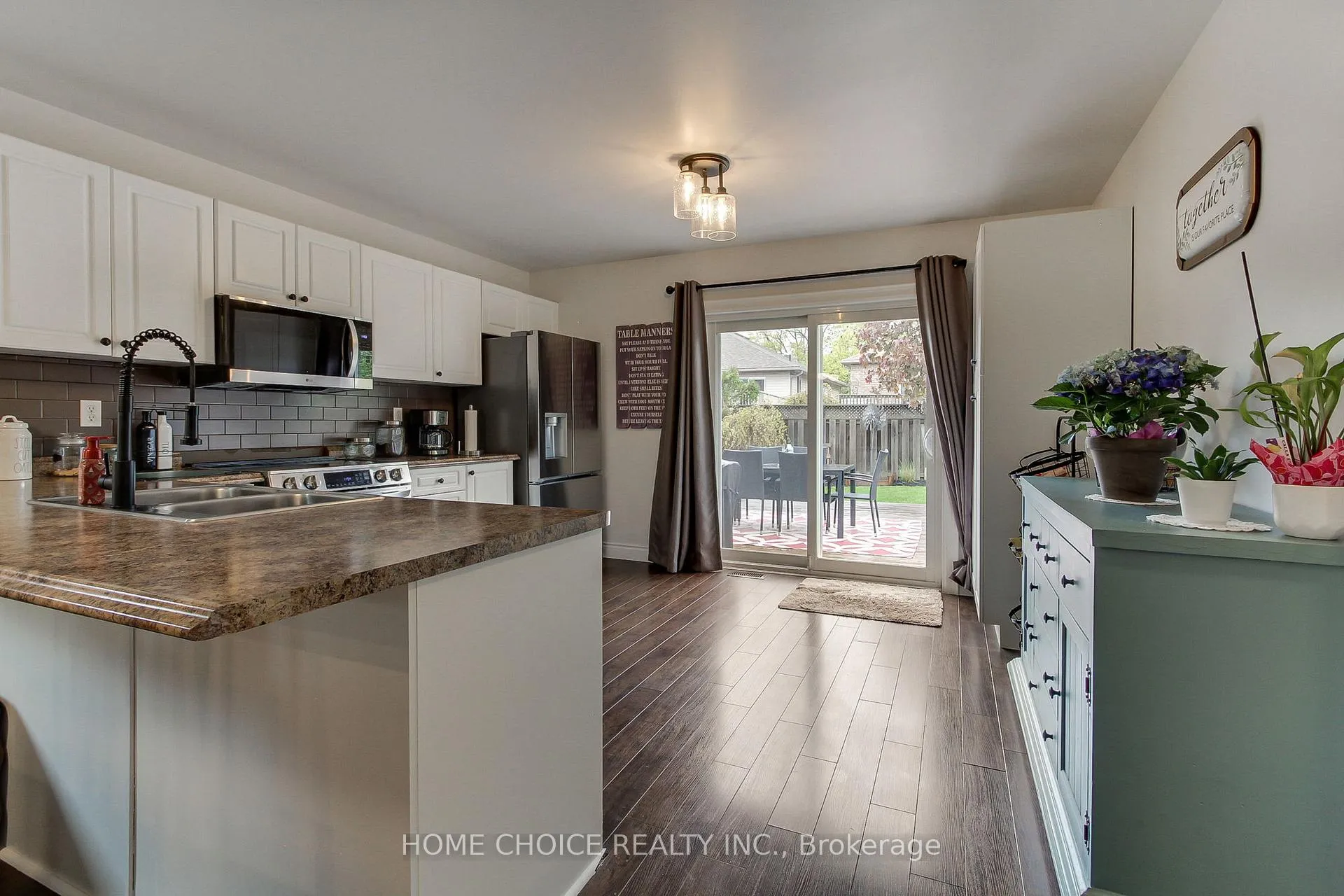 Photo 18 of 117 Monique Crescent W, Barrie, East Bayfield — HOMEH