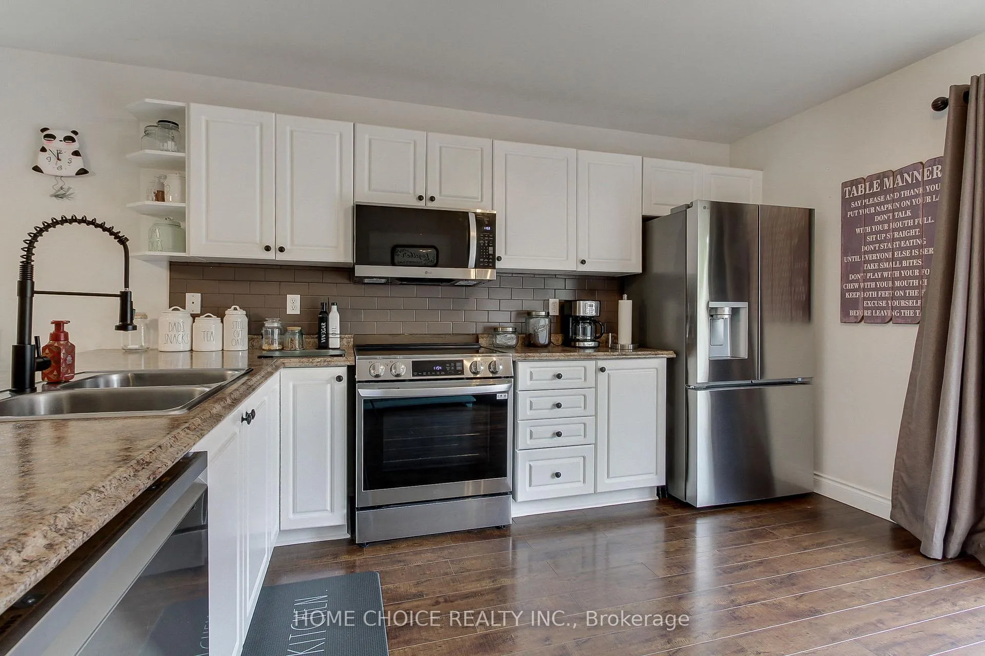 Photo 19 of 117 Monique Crescent W, Barrie, East Bayfield — HOMEH