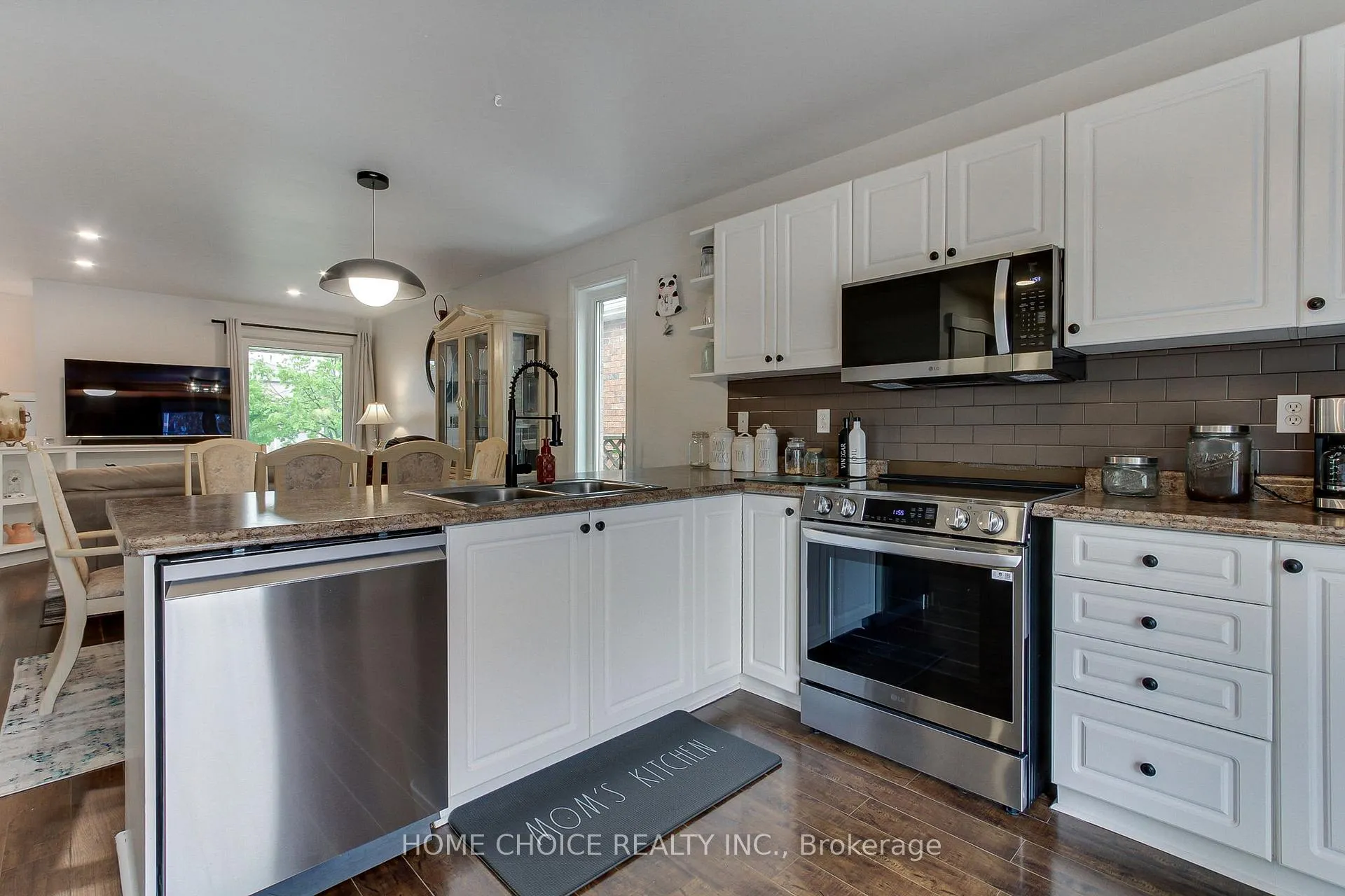 Photo 20 of 117 Monique Crescent W, Barrie, East Bayfield — HOMEH