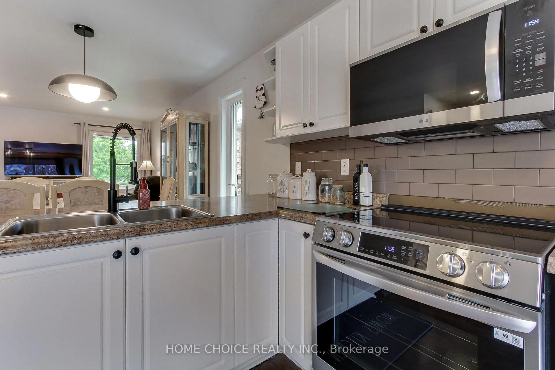 Photo 21 of 117 Monique Crescent W, Barrie, East Bayfield — HOMEH