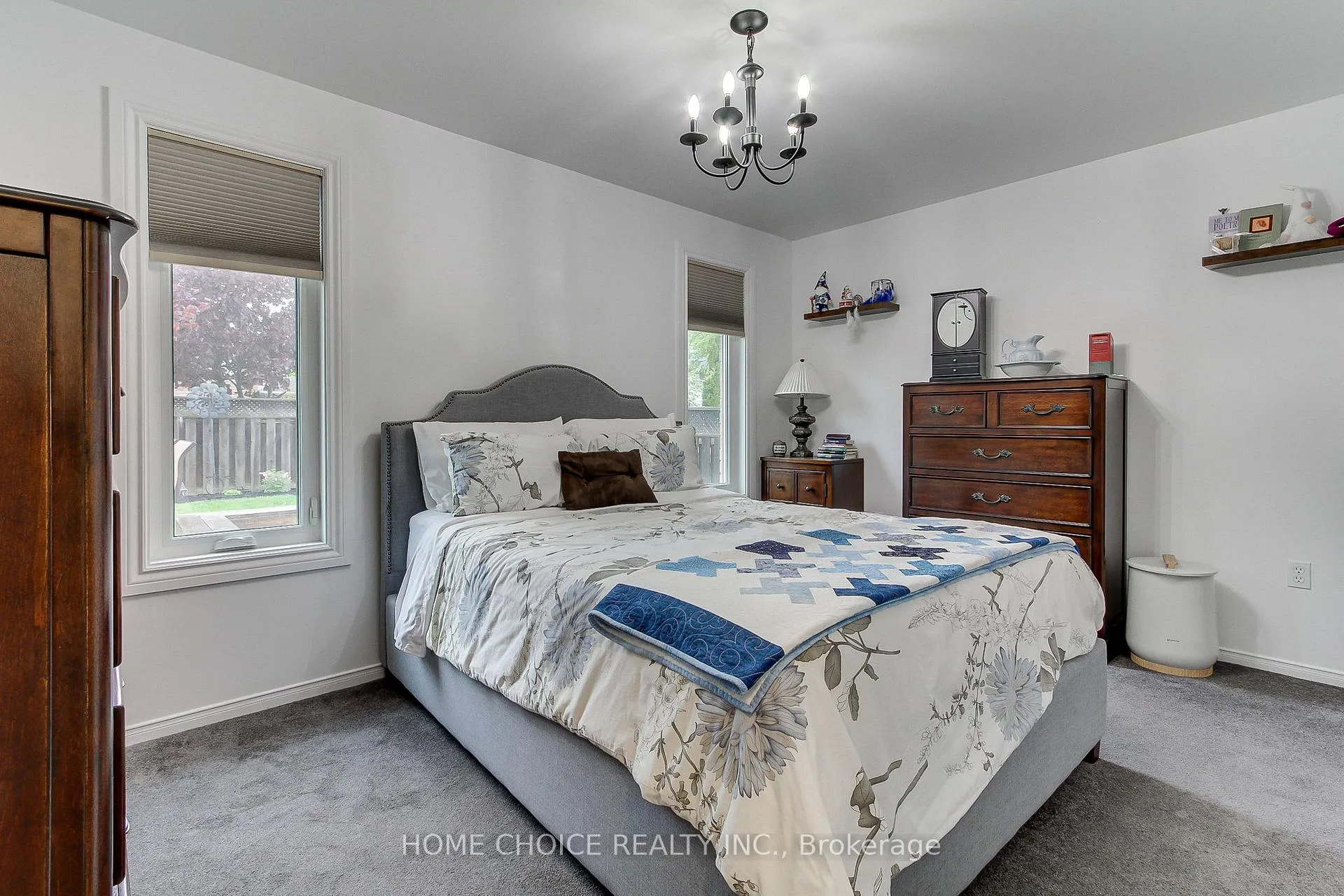 Photo 24 of 117 Monique Crescent W, Barrie, East Bayfield — HOMEH