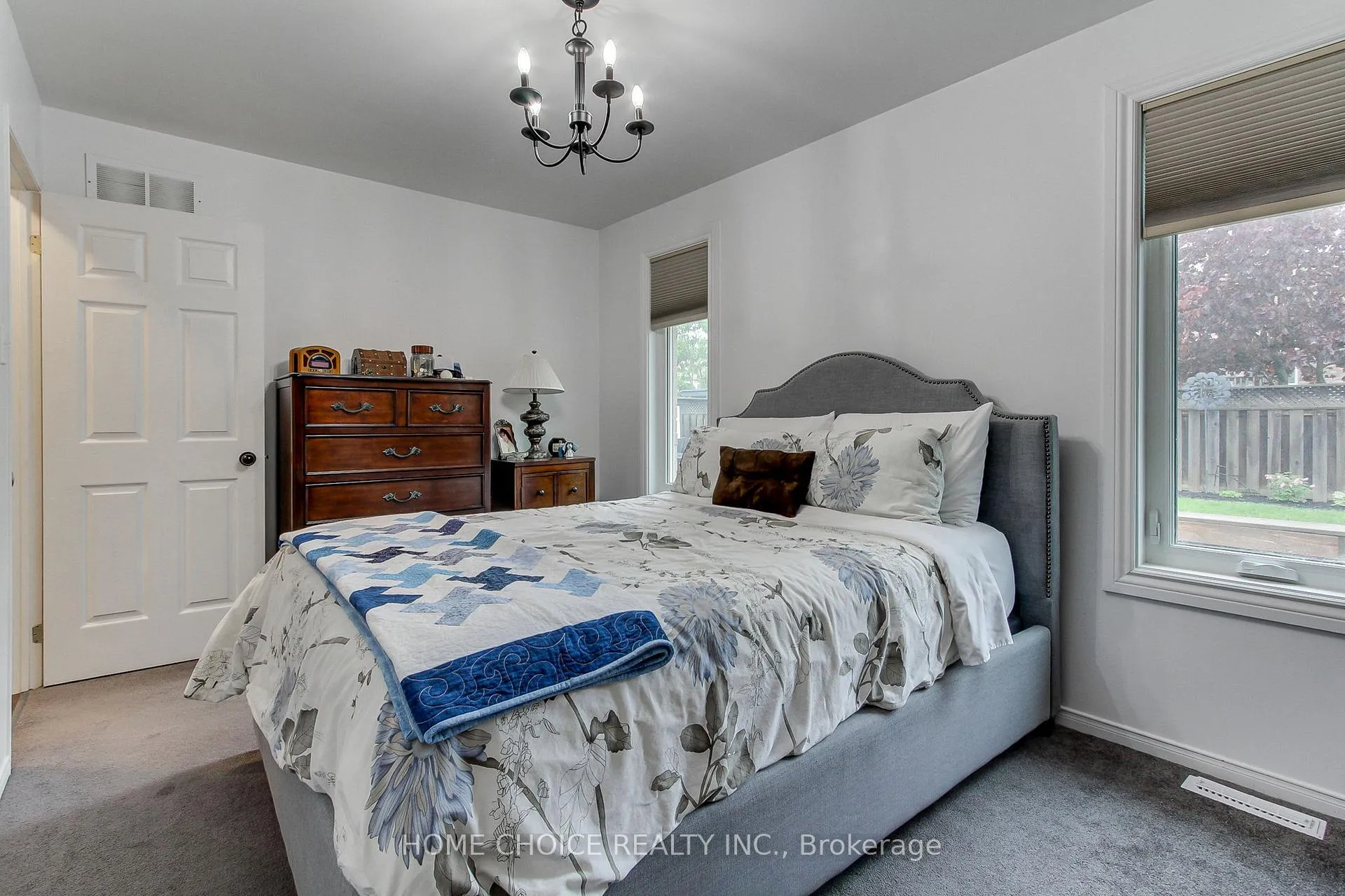 Photo 26 of 117 Monique Crescent W, Barrie, East Bayfield — HOMEH