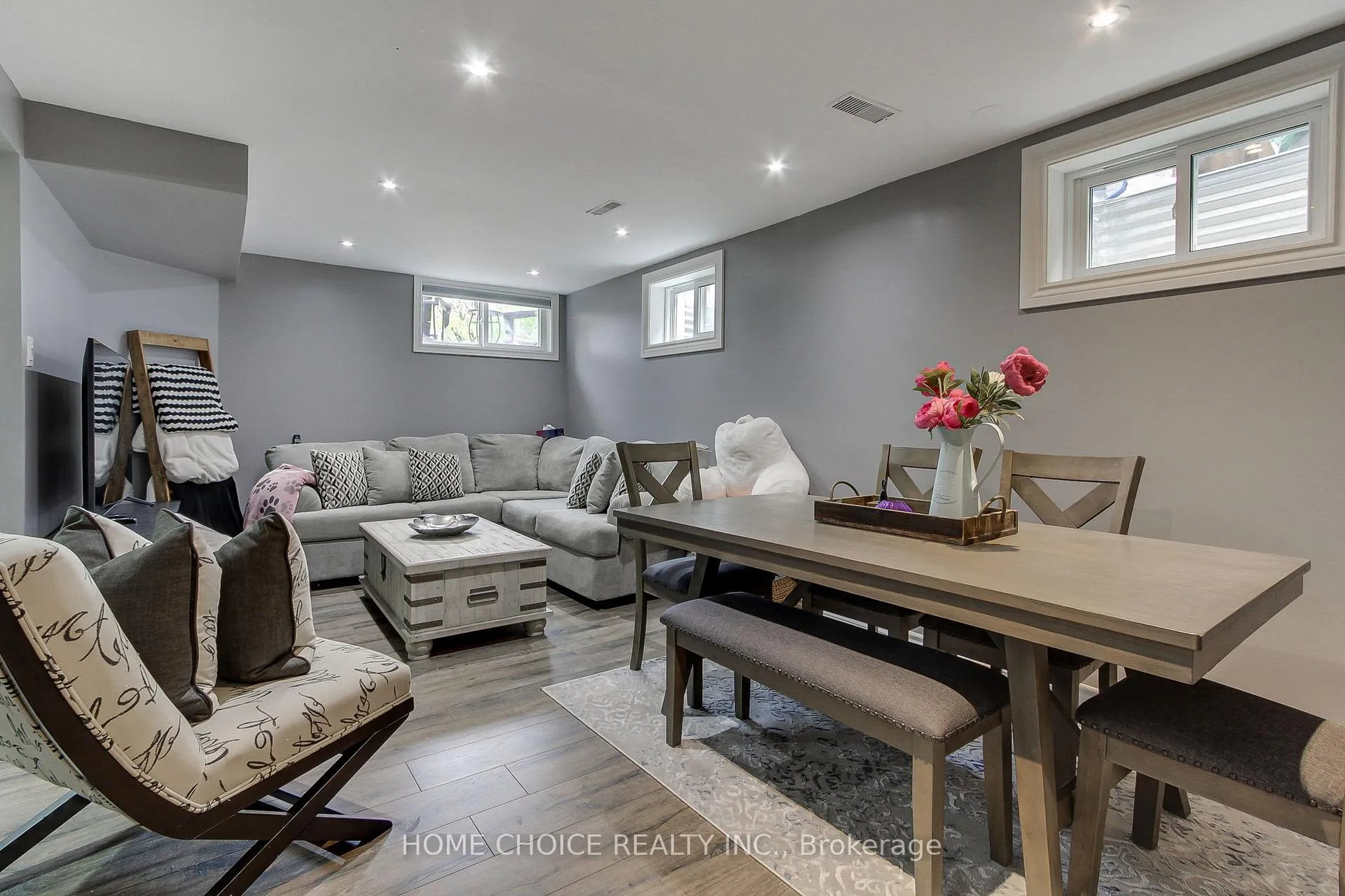 Photo 32 of 117 Monique Crescent W, Barrie, East Bayfield — HOMEH