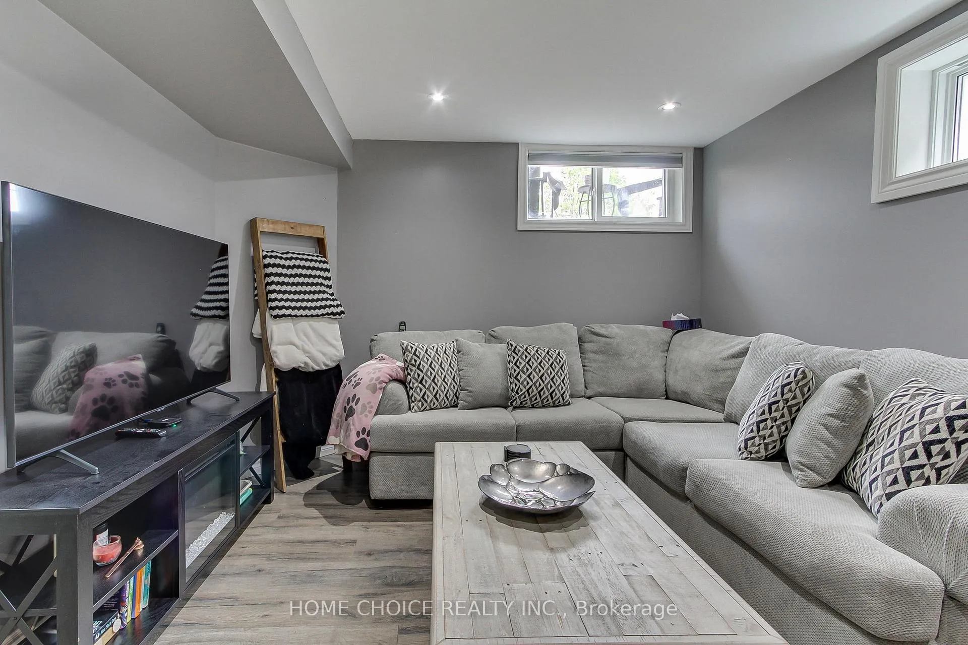 Photo 33 of 117 Monique Crescent W, Barrie, East Bayfield — HOMEH