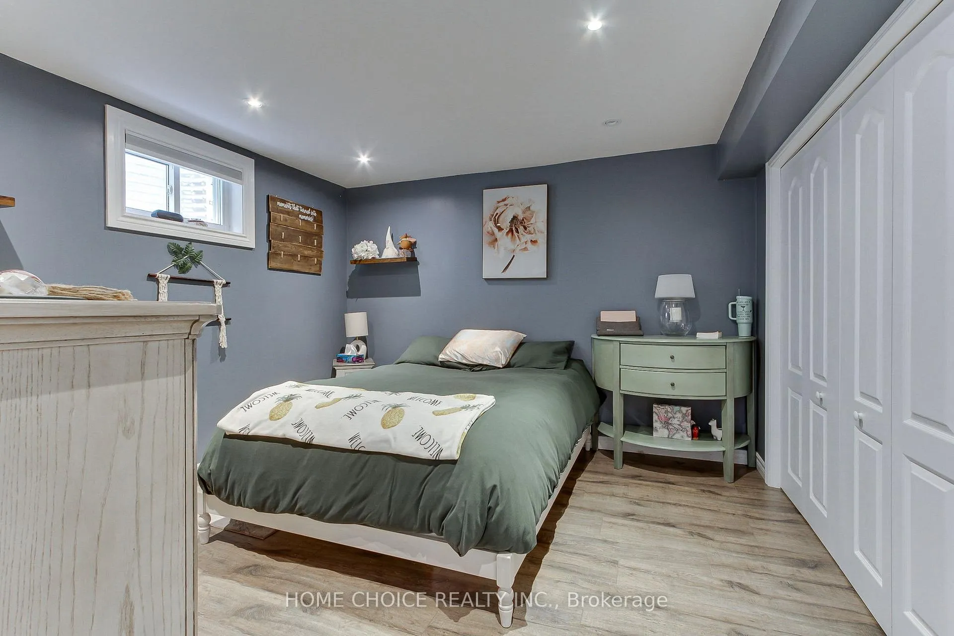 Photo 35 of 117 Monique Crescent W, Barrie, East Bayfield — HOMEH
