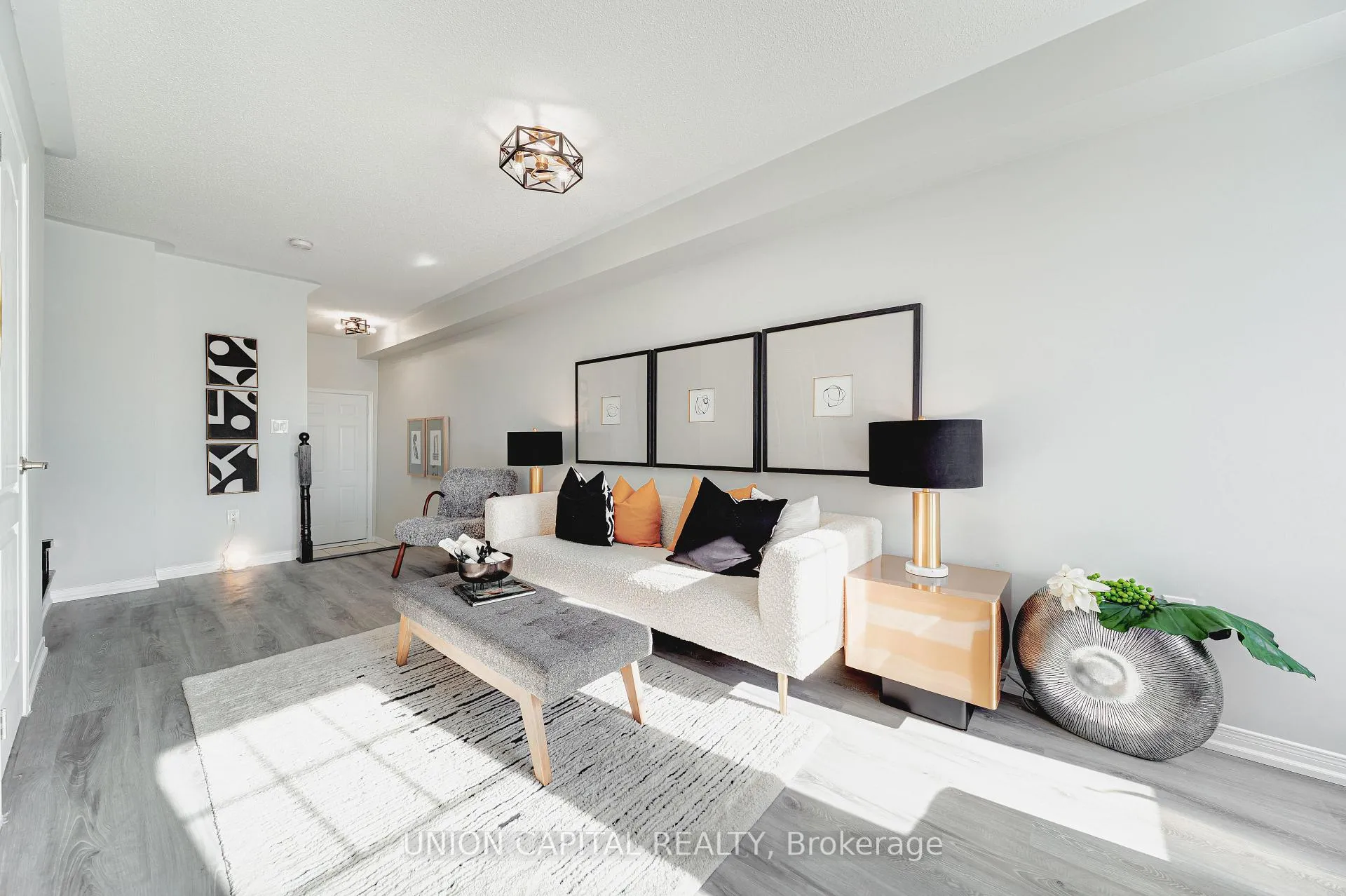 Photo 3 of 2 Truchard Avenue, Markham, Berczy — HOMEH