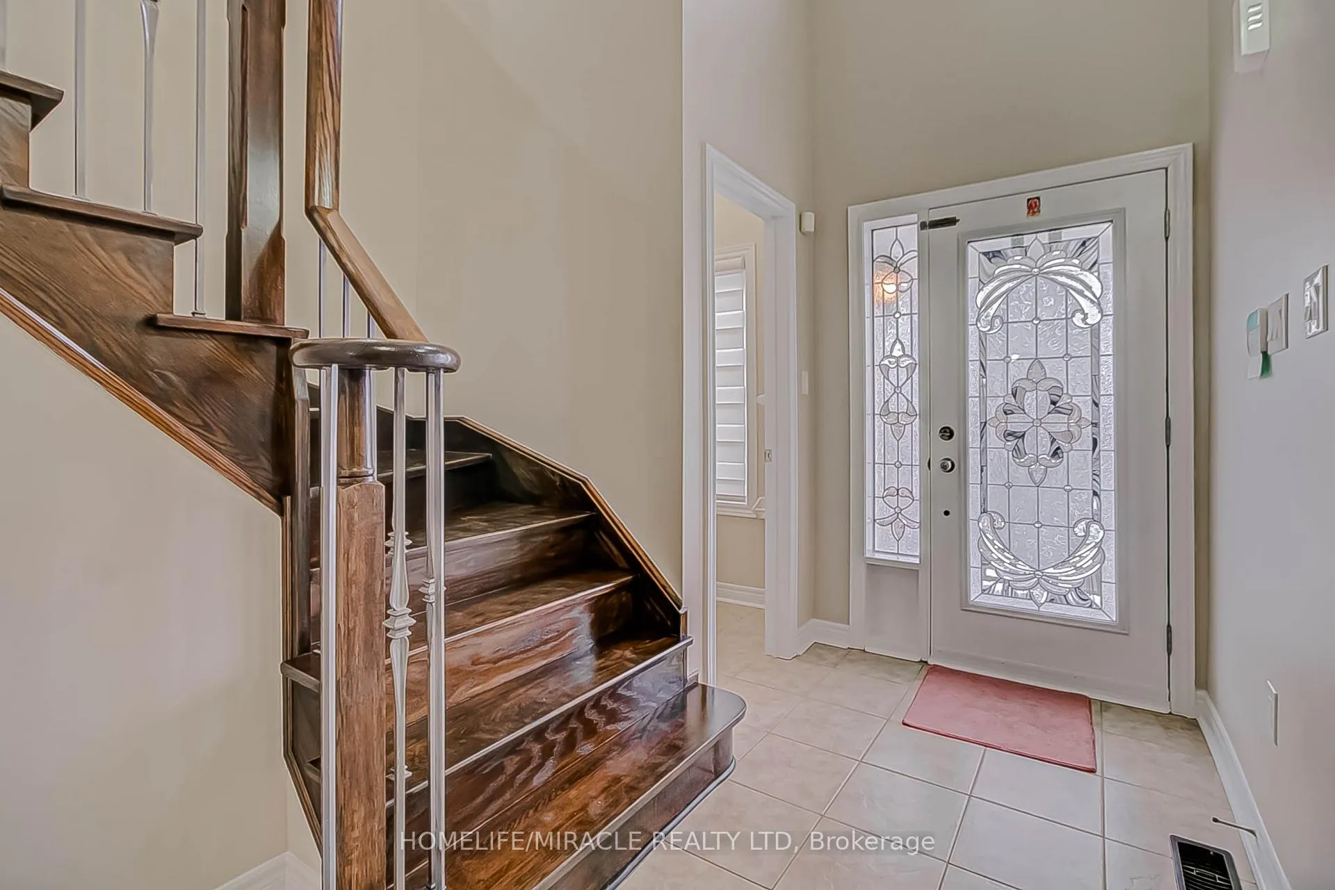 Photo 2 of 43 Canyon gate Crescent, Vaughan, Maple — HOMEH