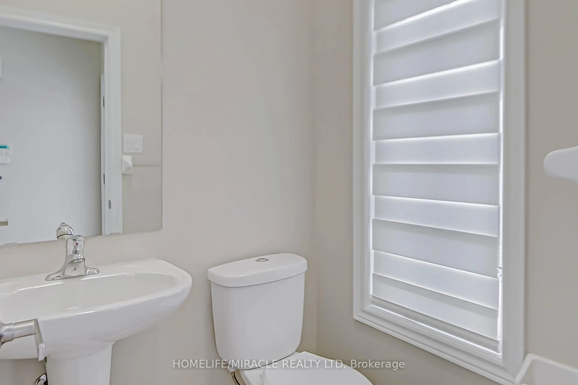 Photo 3 of 43 Canyon gate Crescent, Vaughan, Maple — HOMEH